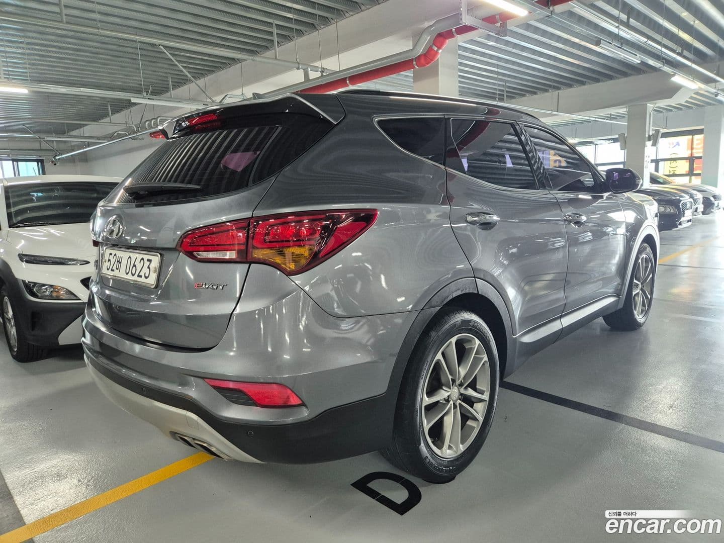 Main__Slider__Photo:Santafe Hyundai 2016.0-0