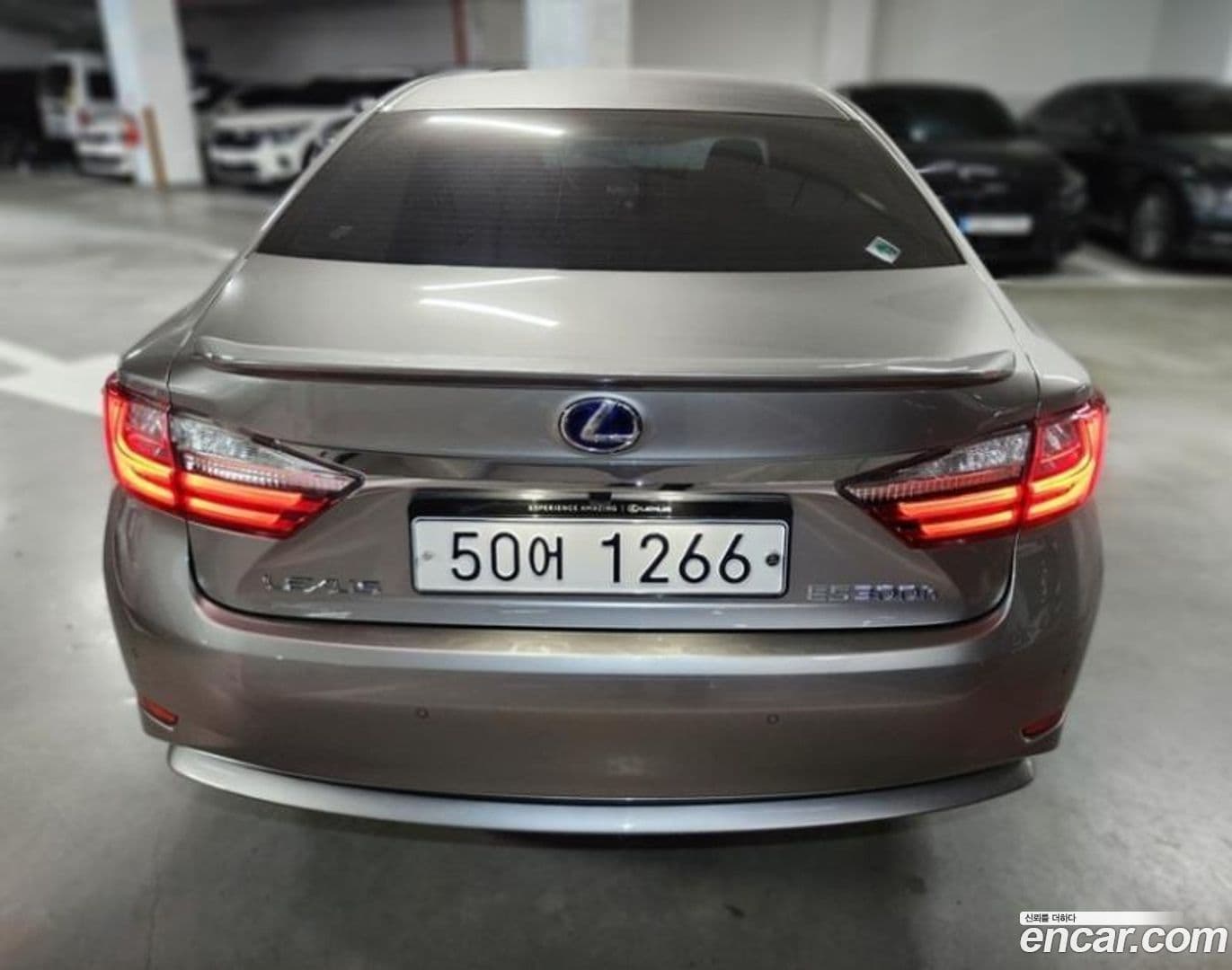 Main__Slider__Photo:ES Lexus 2017.5-0