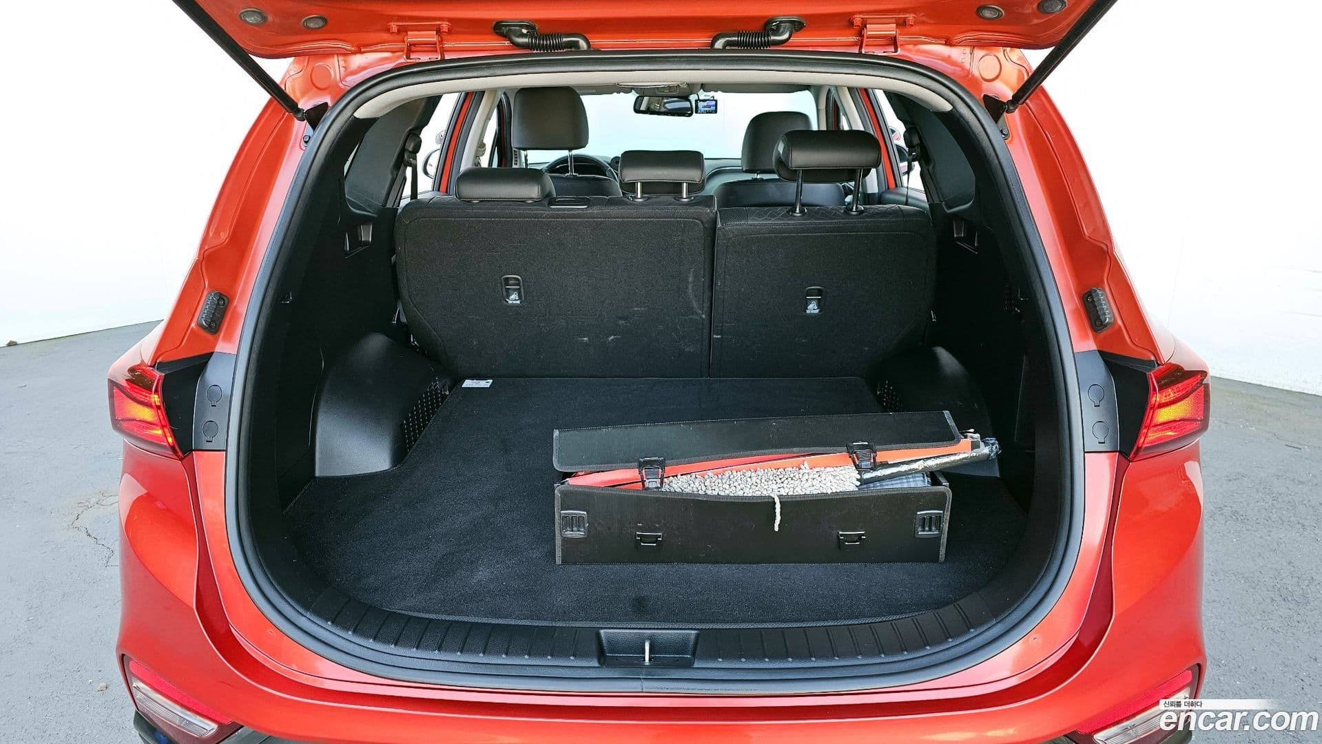 Main__Slider__Photo:Santafe Hyundai 2020.2-19
