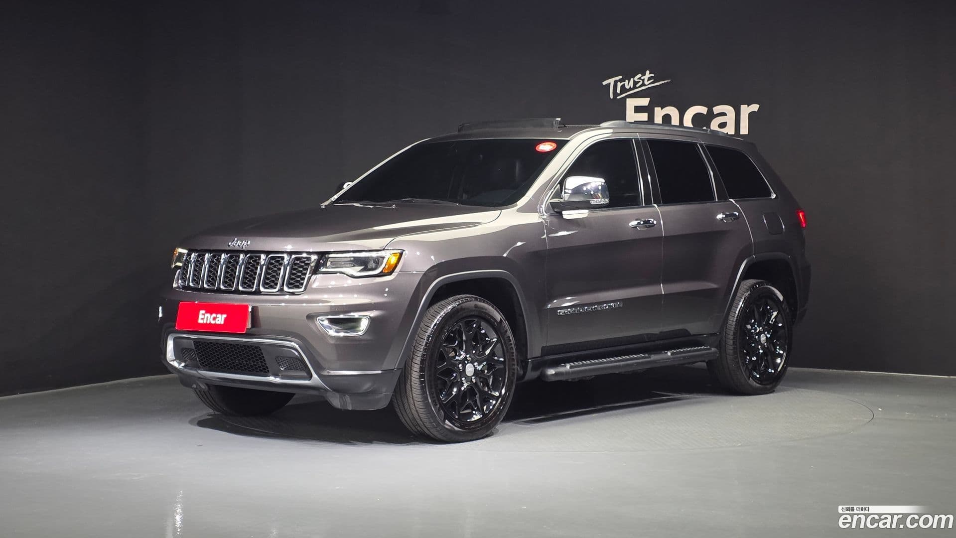 Main__Slider__Photo:Cherokee Jeep 2021.3-0