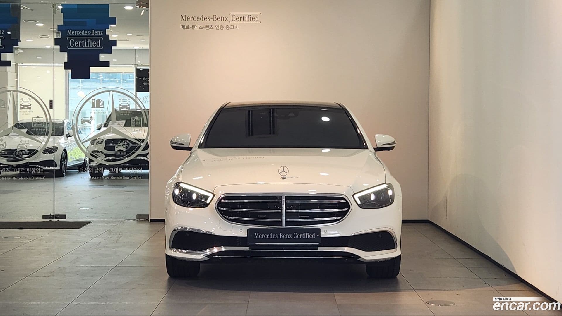 Main__Slider__Photo:E-Class Mercedes-Benz 2023.2-0