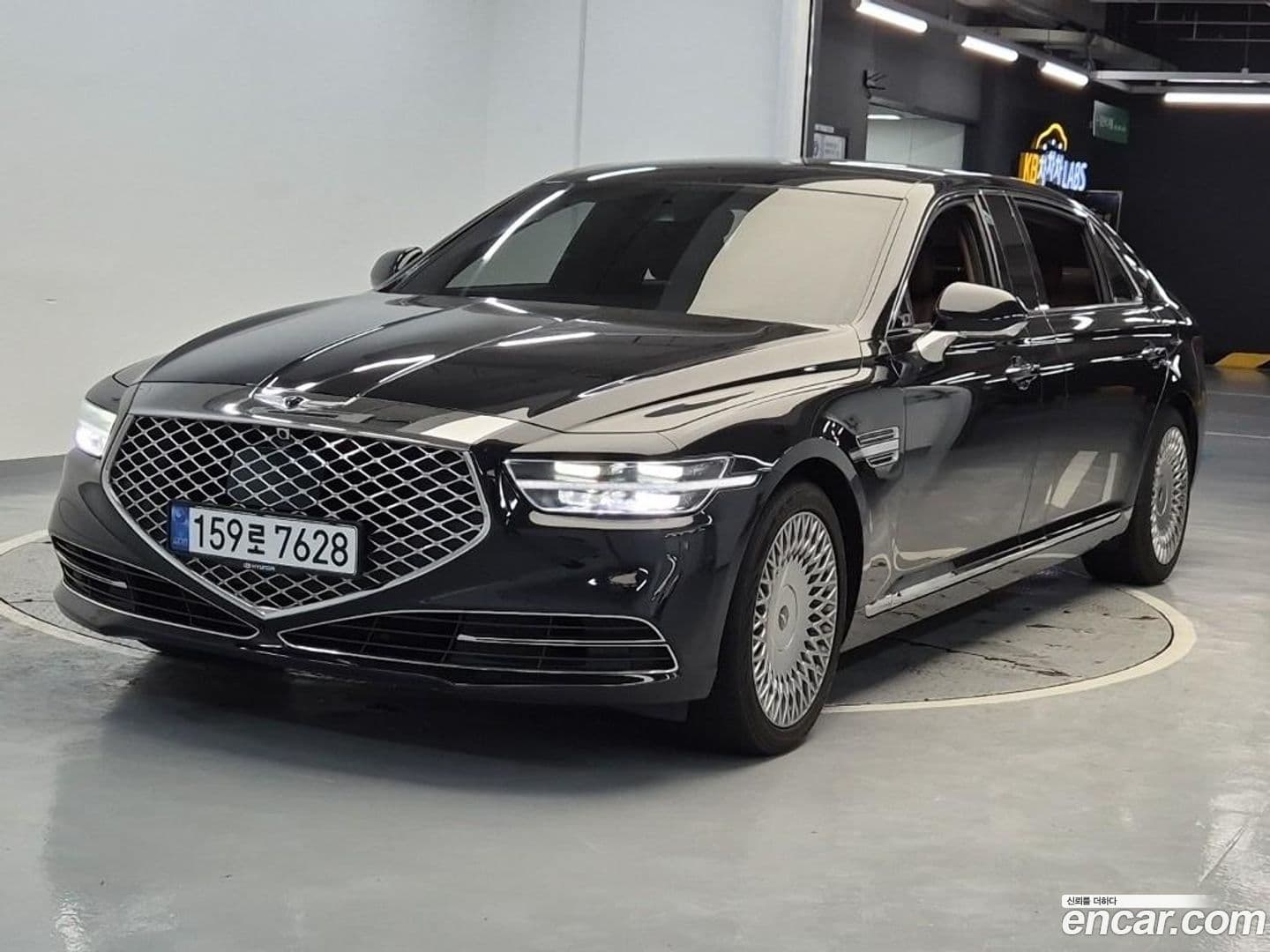 Main__Slider__Photo:G90 Genesis 2019.6-0