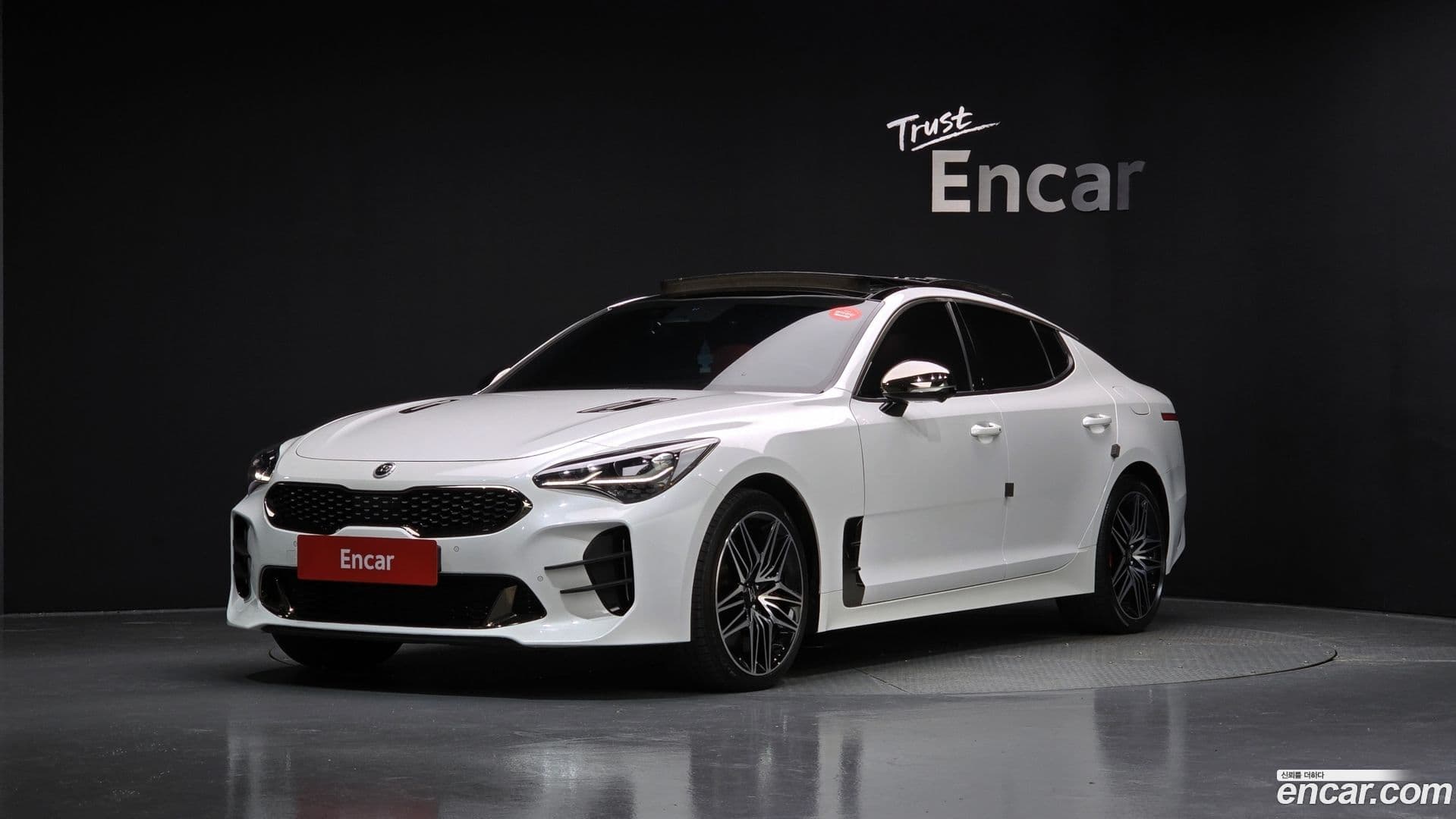 Main__Slider__Photo:Stinger Kia 2020.8-0