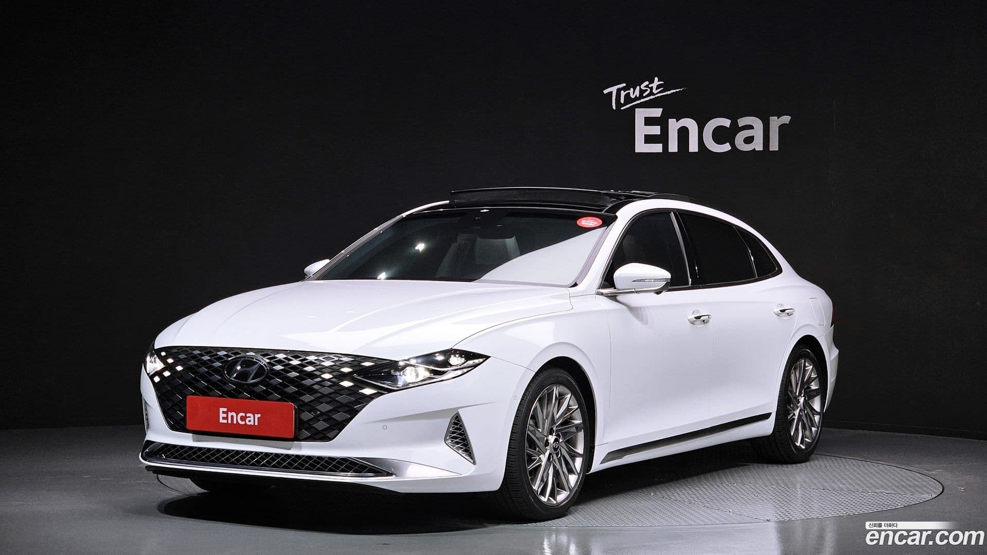 Main__Slider__Photo:Grandeur Hyundai 2022.6-0
