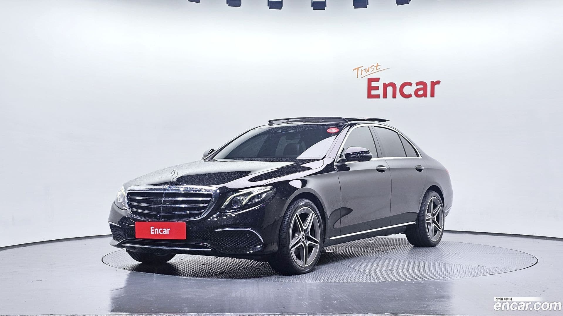 Main__Slider__Photo:E-Class Mercedes-Benz 2016.10-0