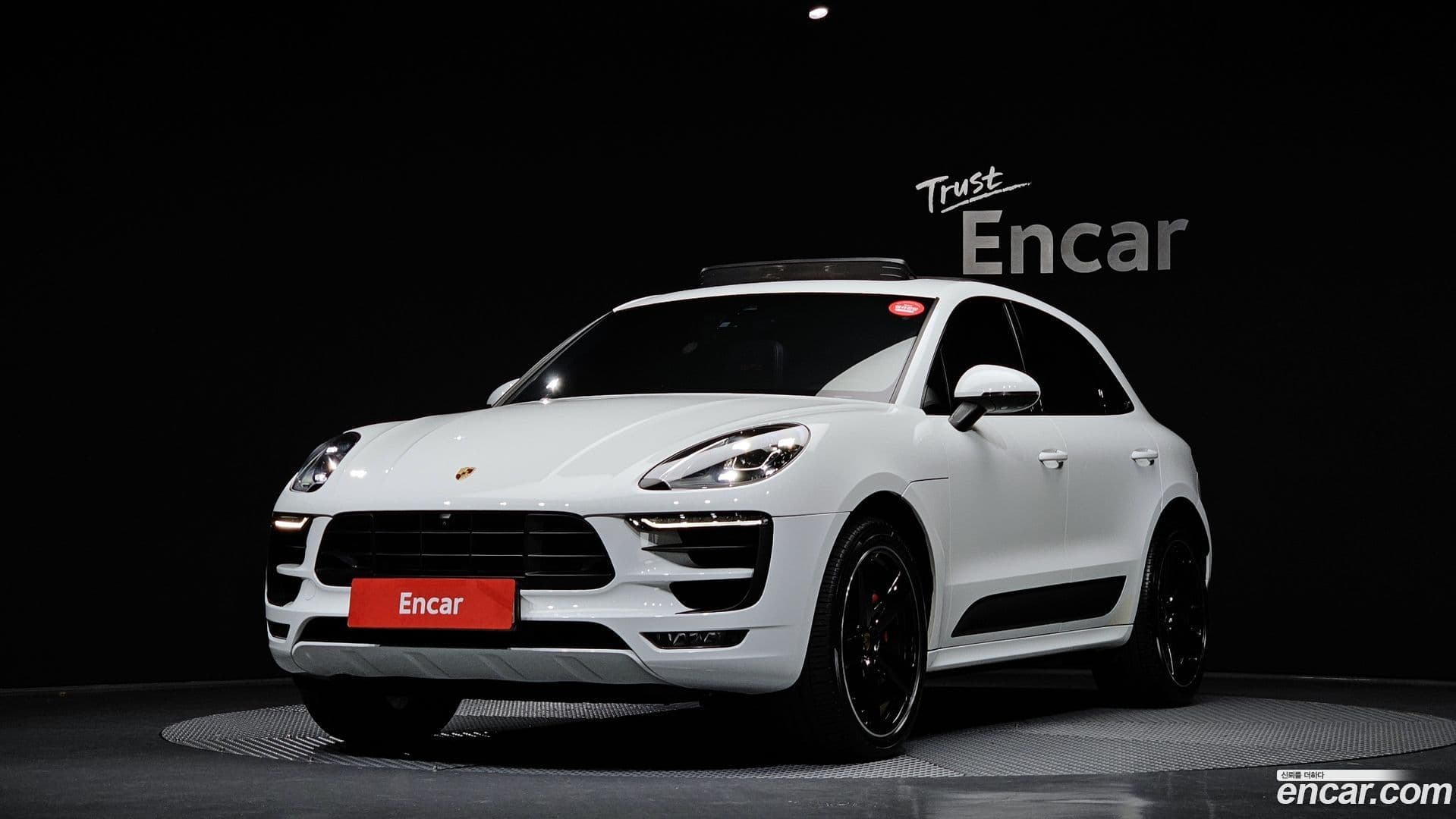 Main__Slider__Photo:Macan Porsche 2017.11-0
