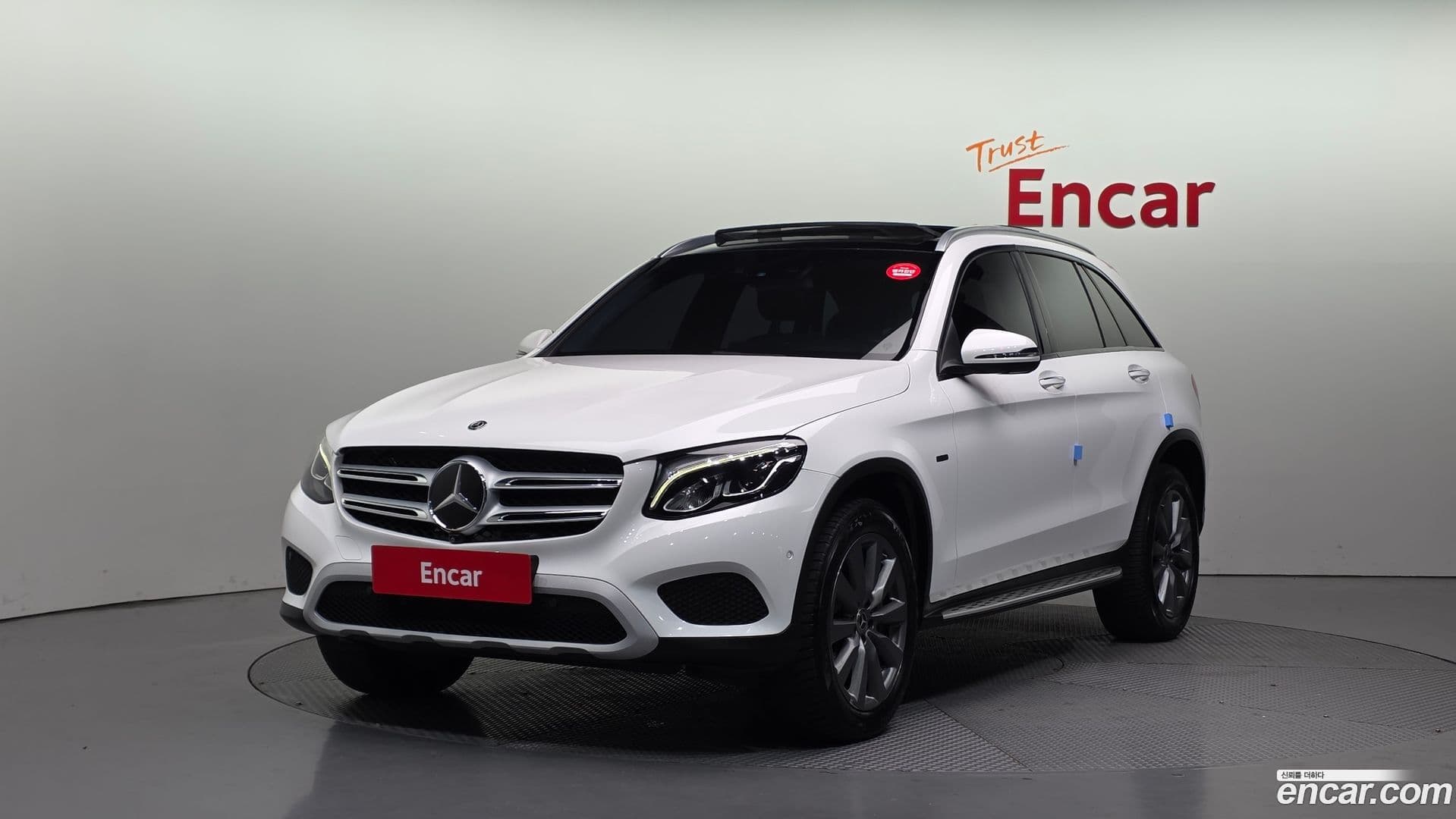 Main__Slider__Photo:GLC-Class Mercedes-Benz 2019.0-0