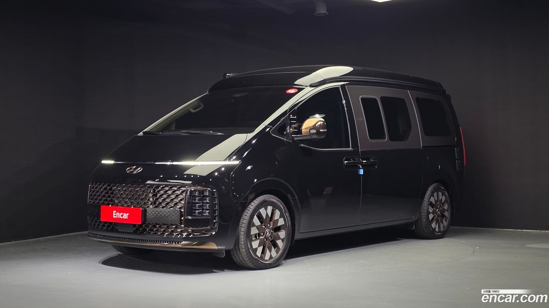 Main__Slider__Photo:Staria Hyundai 2023.2-0