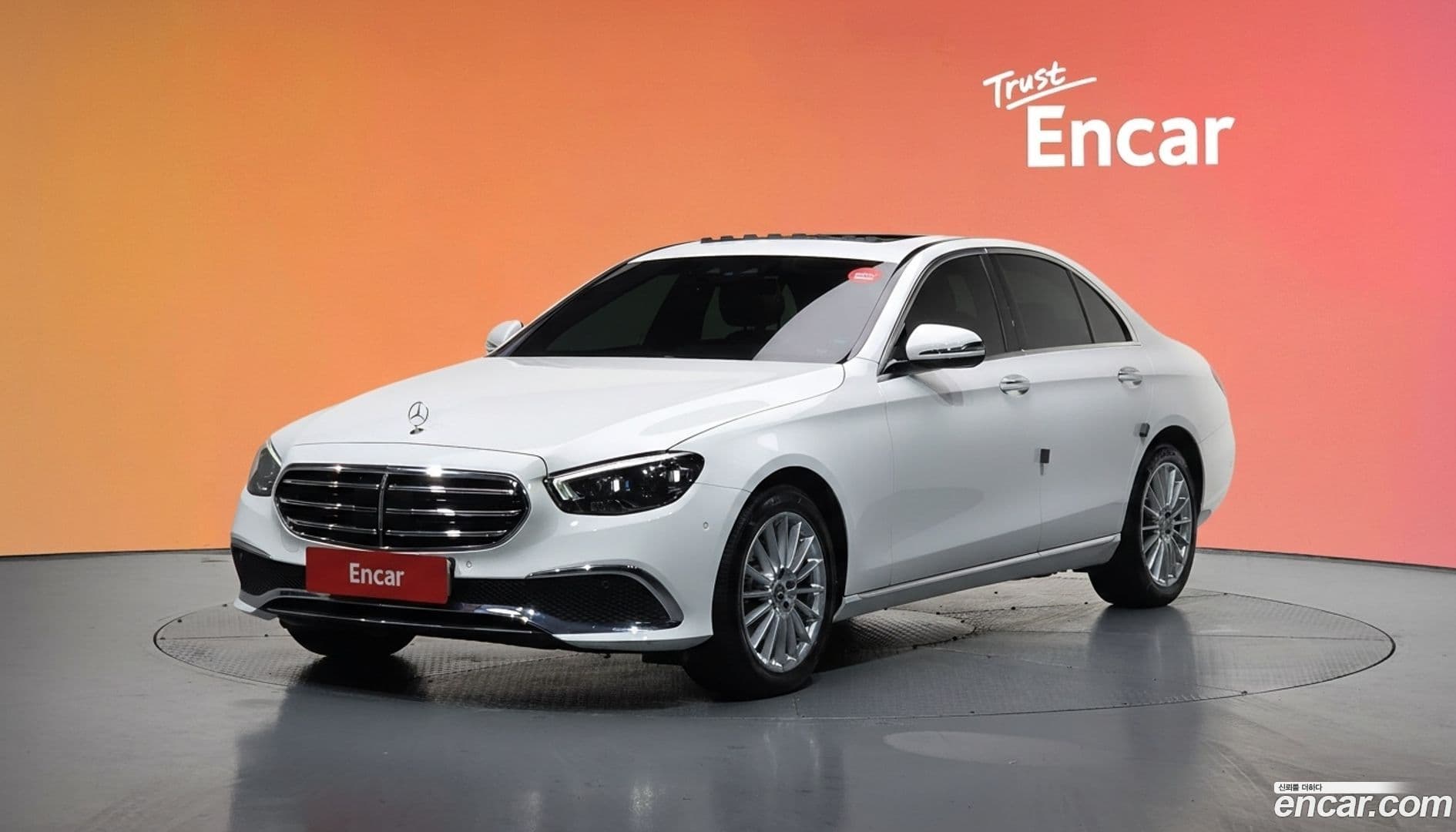 Main__Slider__Photo:E-Class Mercedes-Benz 2021.0-0