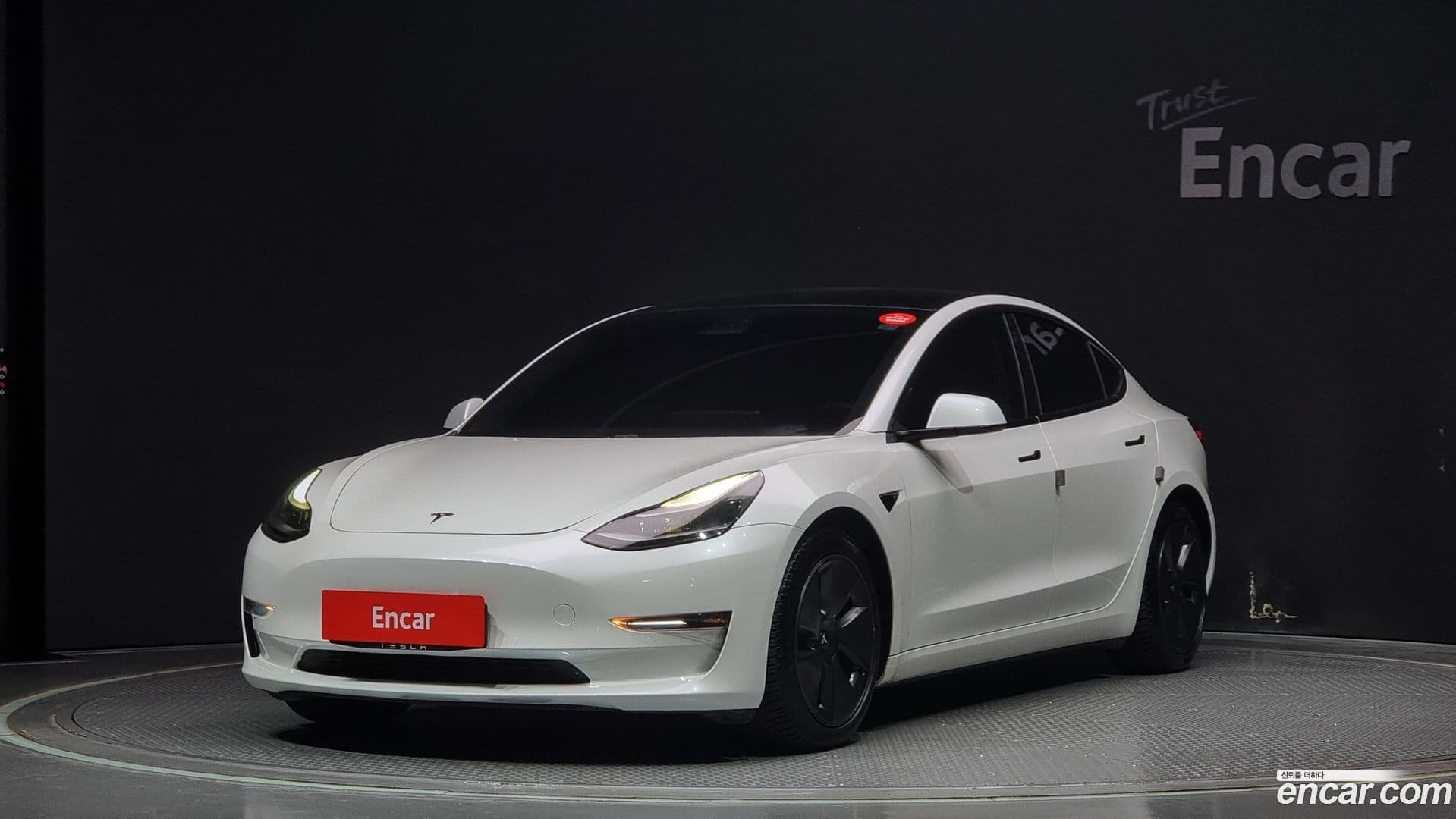 Main__Slider__Photo:Model 3 Tesla 2021.5-0