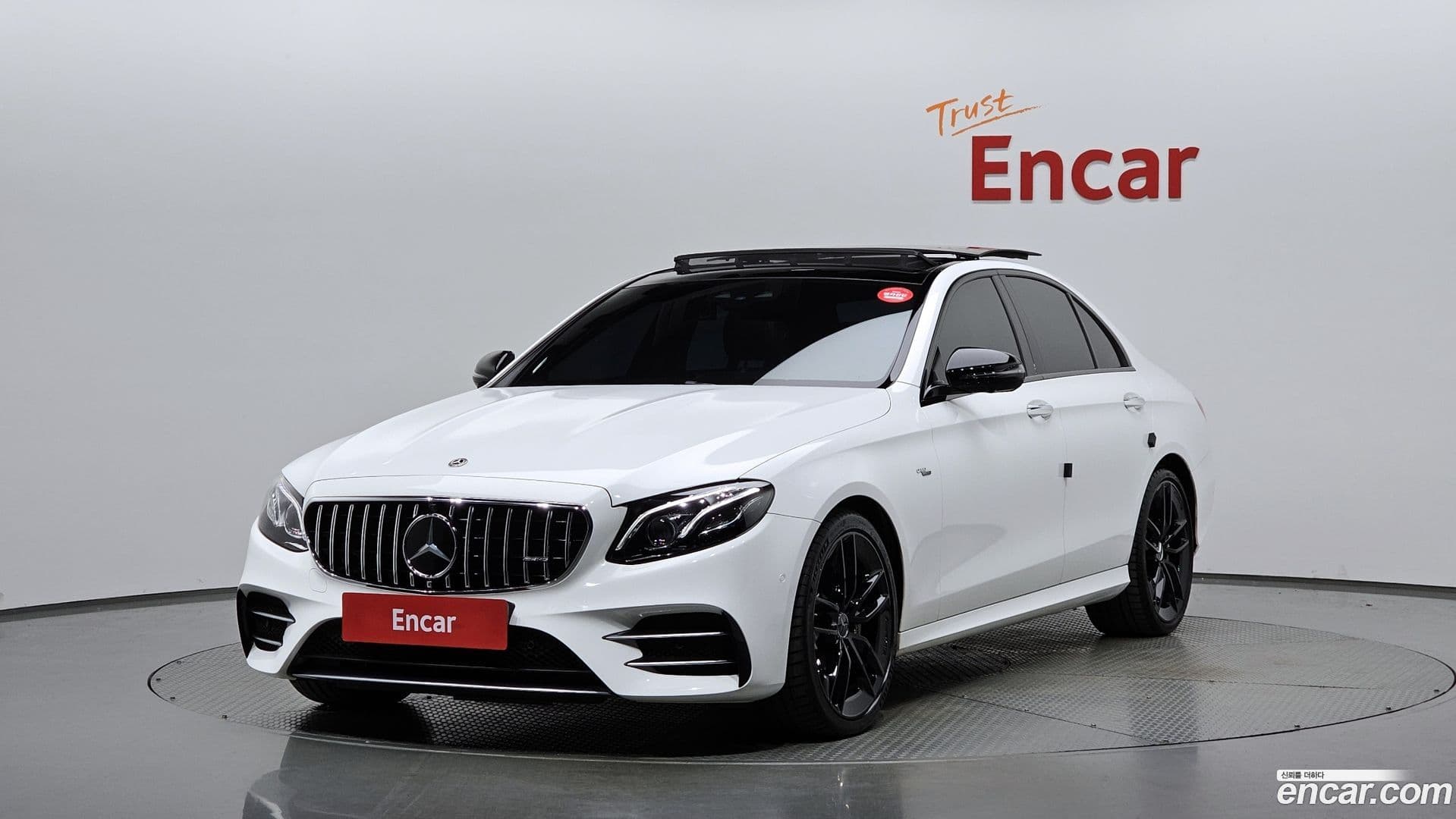 Main__Slider__Photo:E-Class Mercedes-Benz 2019.11-0