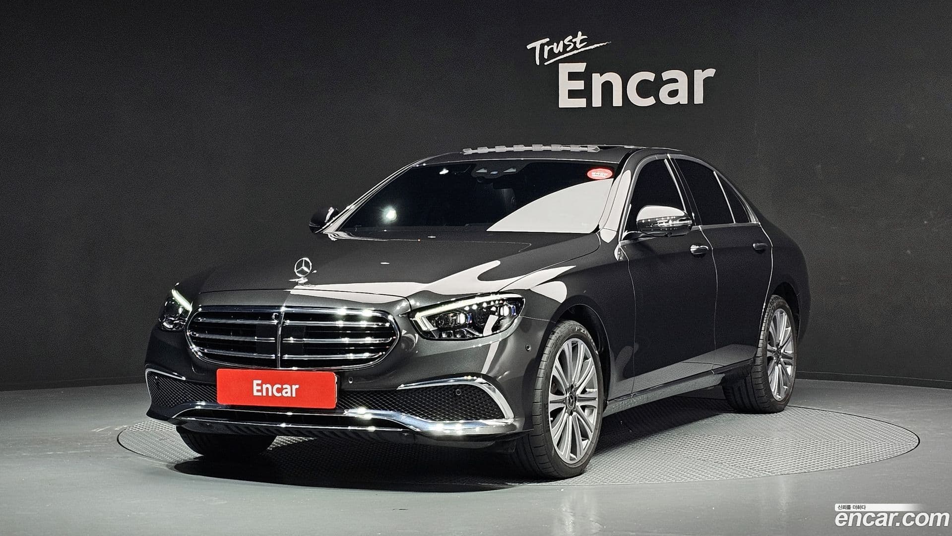 Main__Slider__Photo:E-Class Mercedes-Benz 2023.3-0