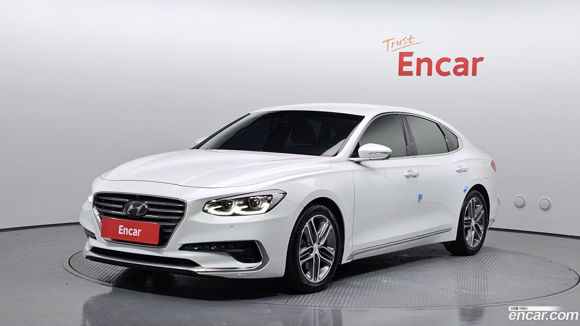 Main__Slider__Photo:Grandeur Hyundai 2018.10-0