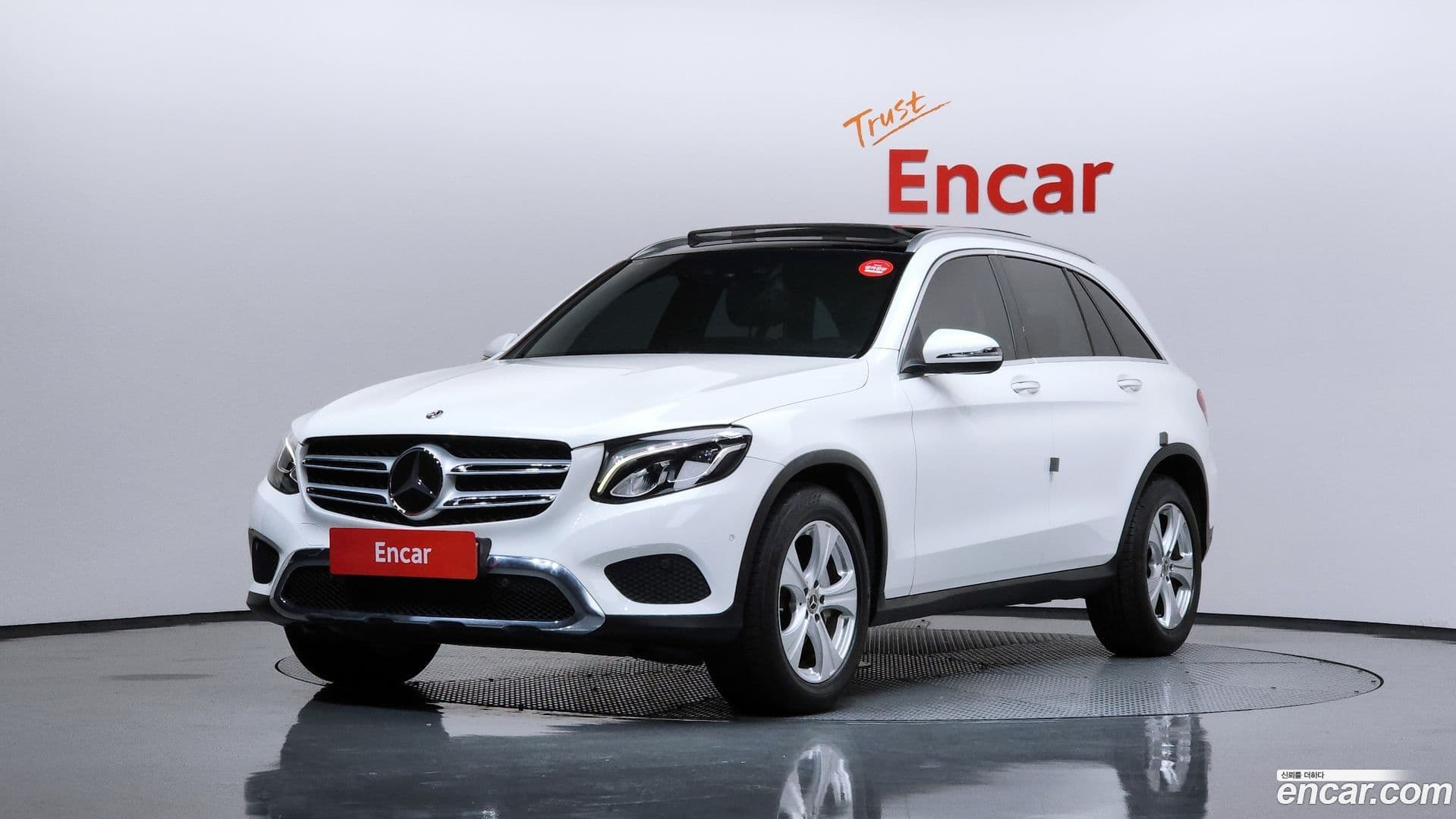 Main__Slider__Photo:GLC-Class Mercedes-Benz 2018.4-0