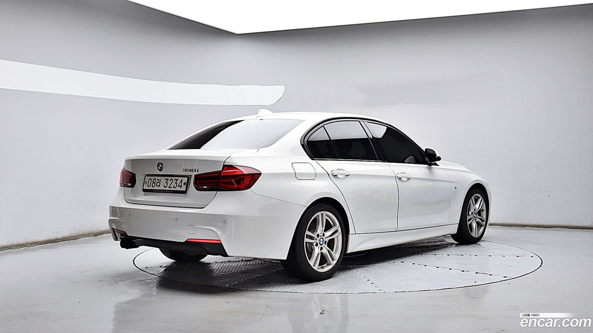 Main__Slider__Photo:3-Series BMW 2018.3-0