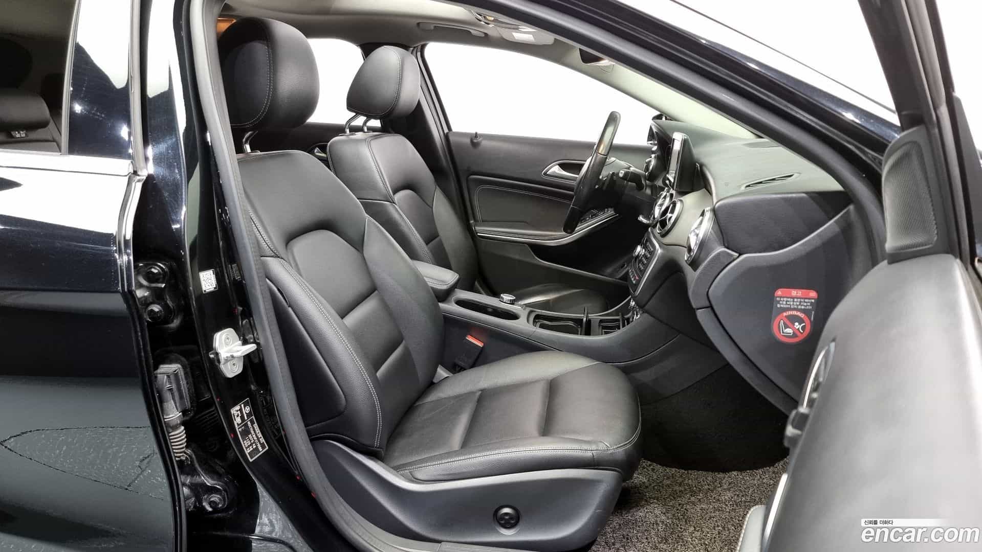 GLA-Class Mercedes-Benz 2015.11-OPTION-015