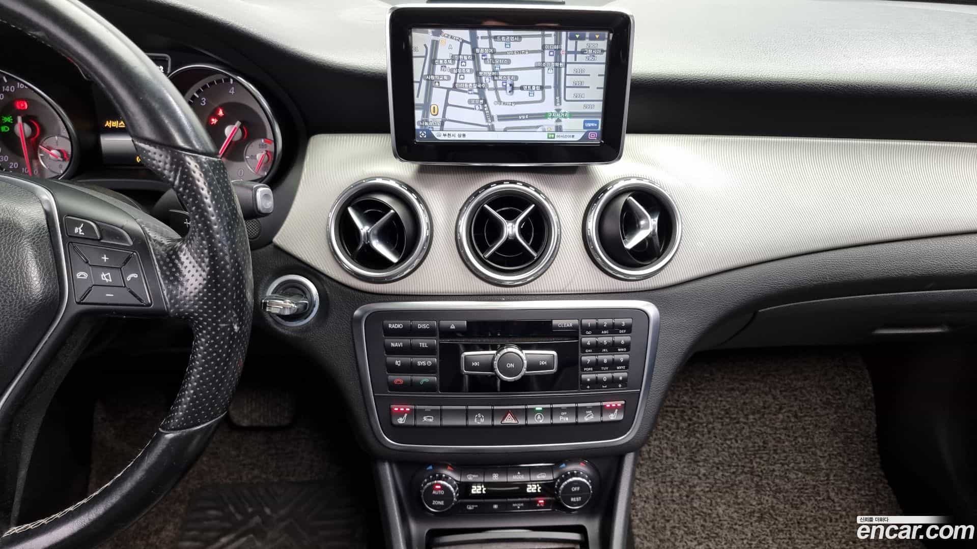 GLA-Class Mercedes-Benz 2015.11-OPTION-018