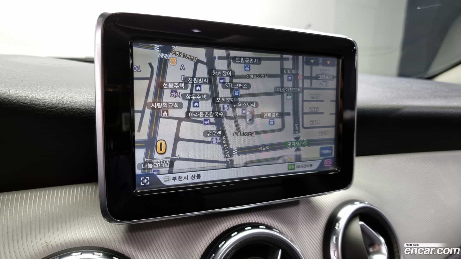 GLA-Class Mercedes-Benz 2015.11-OPTION-019