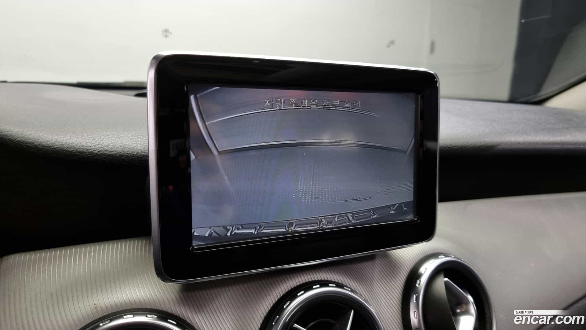 GLA-Class Mercedes-Benz 2015.11-OPTION-020