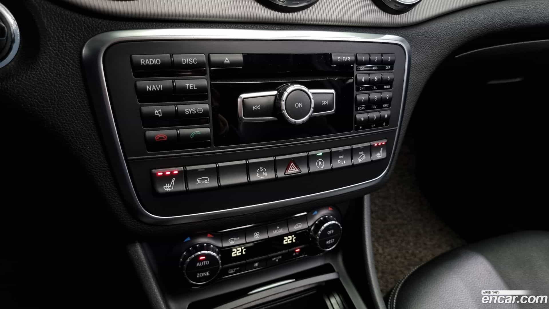 GLA-Class Mercedes-Benz 2015.11-OPTION-021