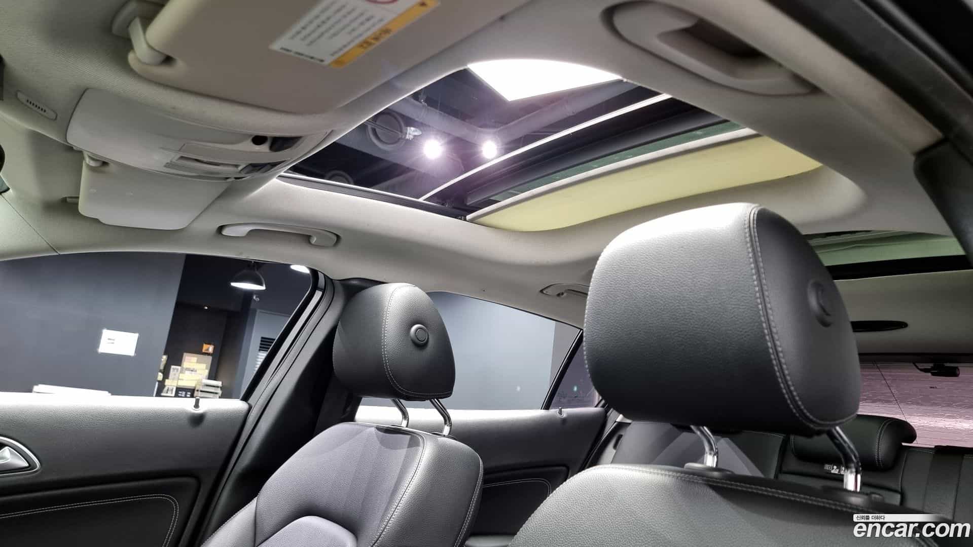 GLA-Class Mercedes-Benz 2015.11-OPTION-022