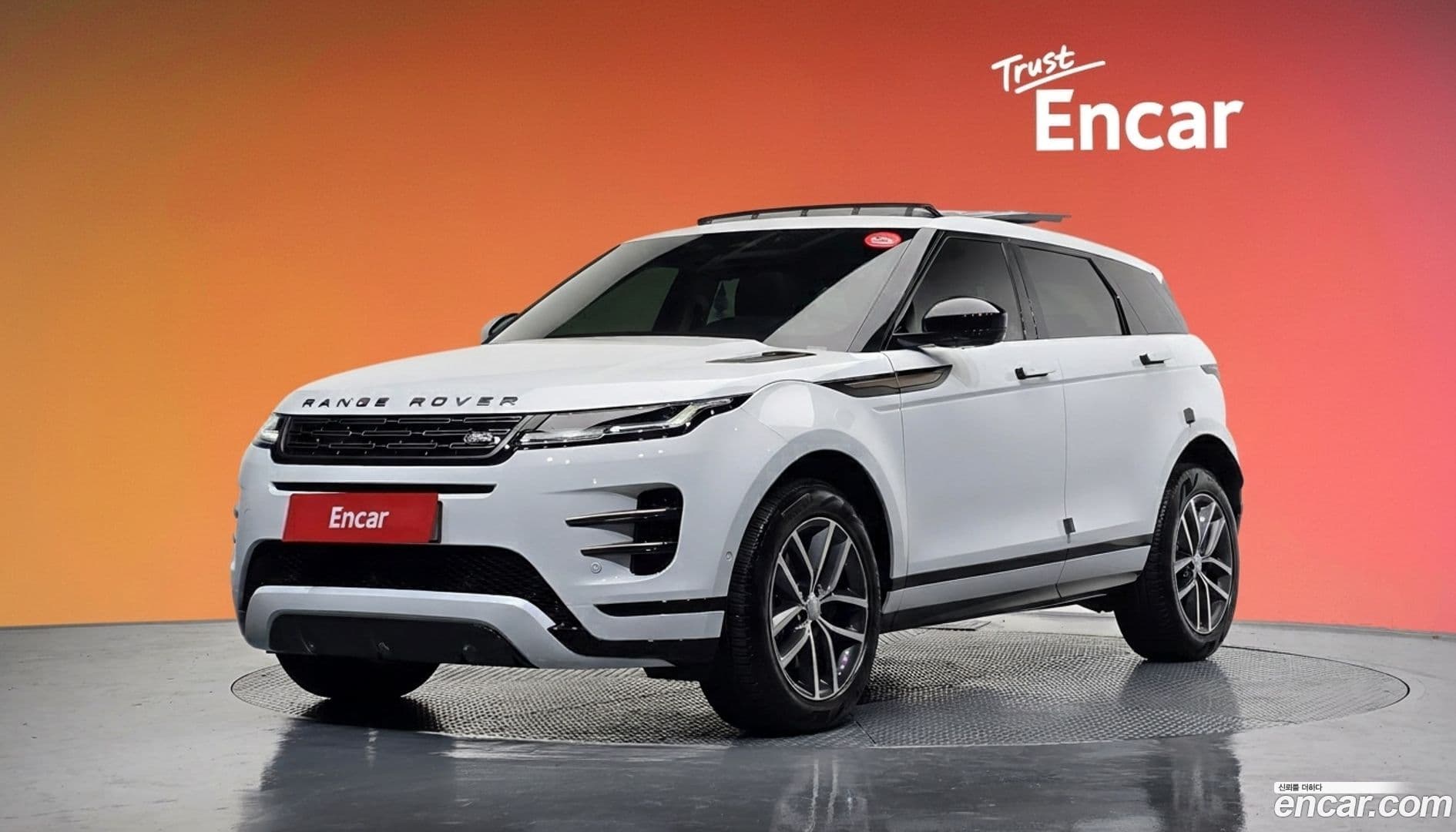 Main__Slider__Photo:Range Rover Evoque Land Rover 2024.7-0
