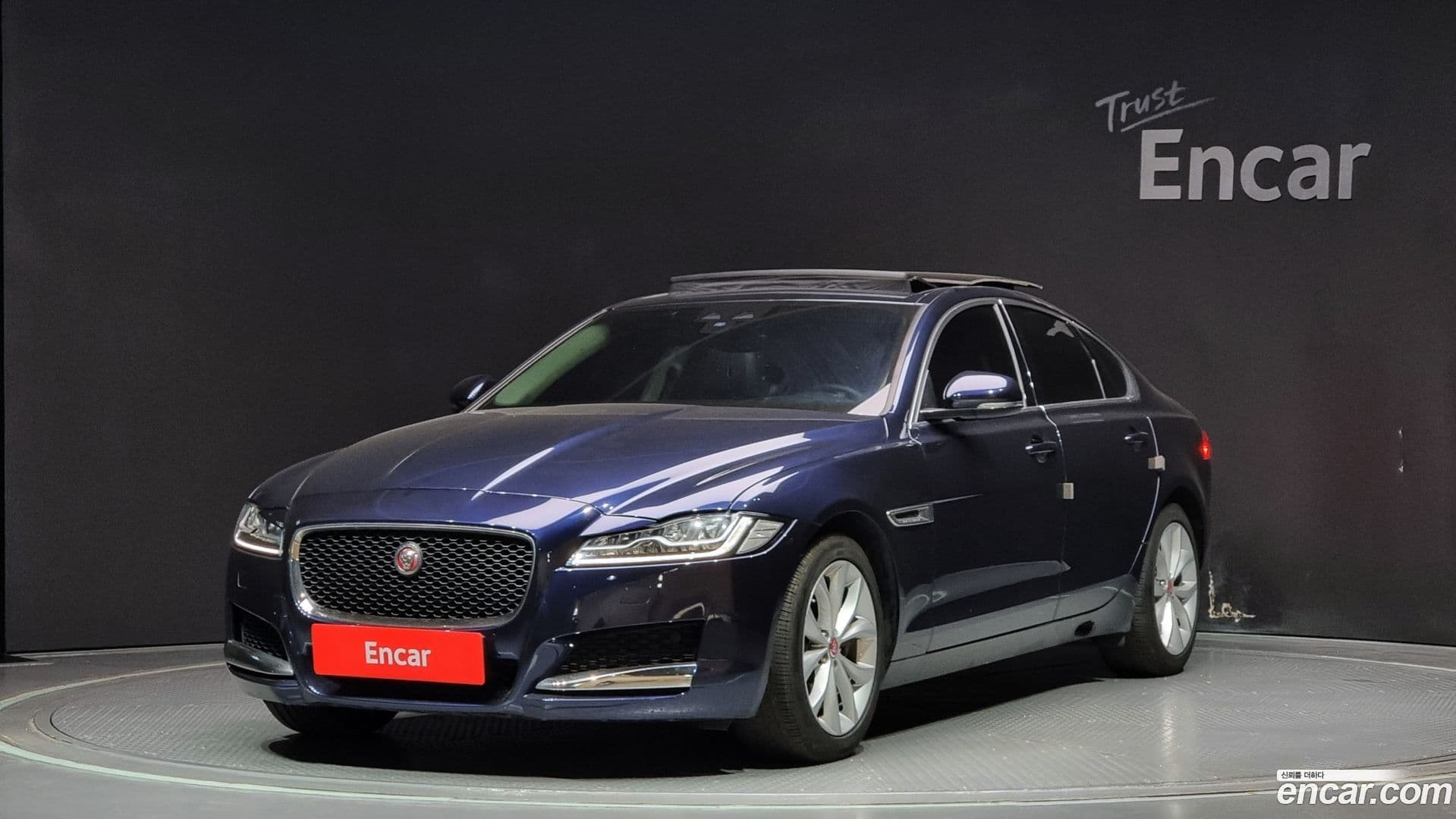 Main__Slider__Photo:XF Jaguar 2019.9-0