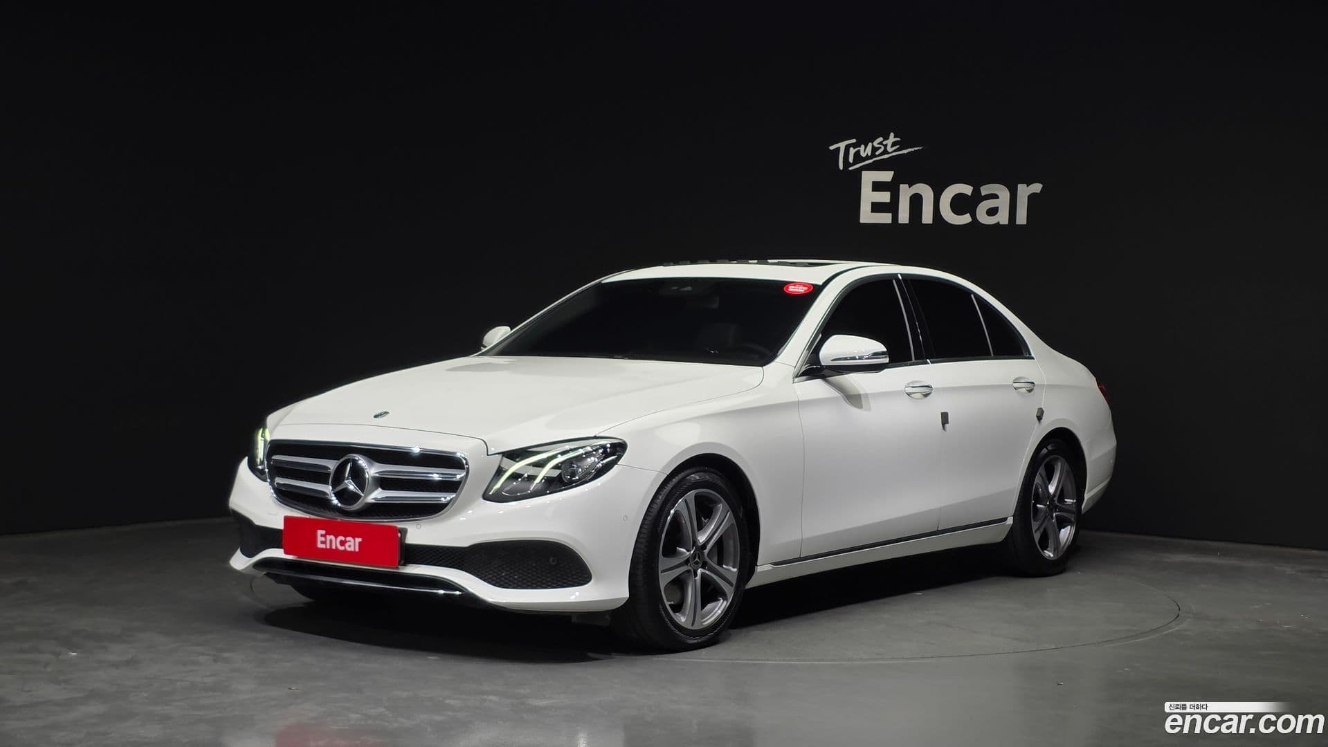 Main__Slider__Photo:E-Class Mercedes-Benz 2019.7-0