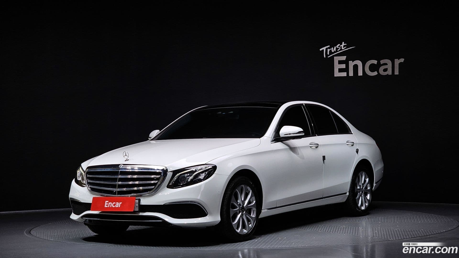 Main__Slider__Photo:E-Class Mercedes-Benz 2019.3-0