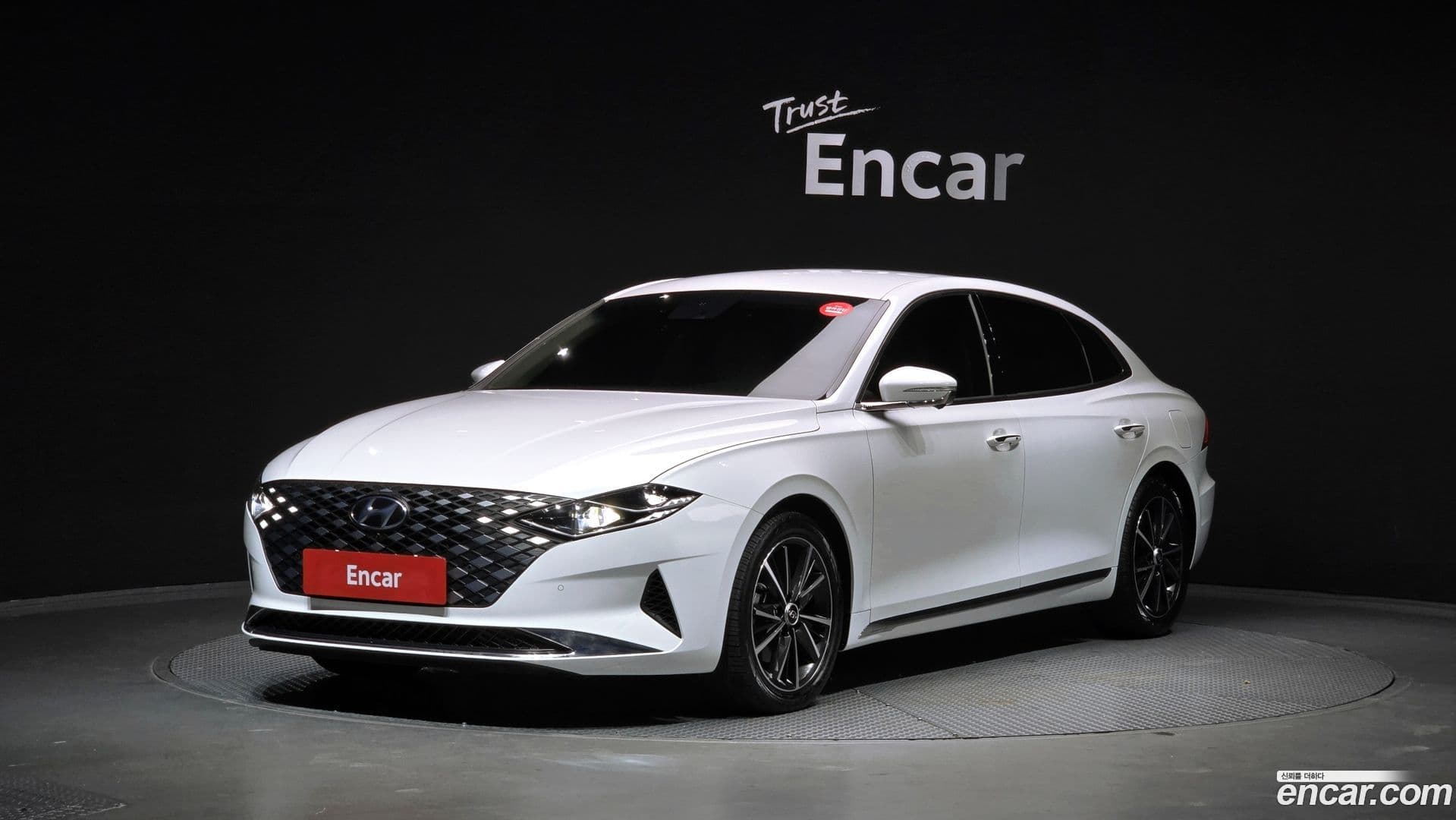Main__Slider__Photo:Grandeur Hyundai 2021.11-0