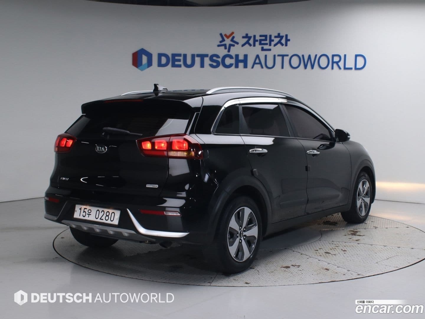 Main__Slider__Photo:Niro Kia 2016.6-0