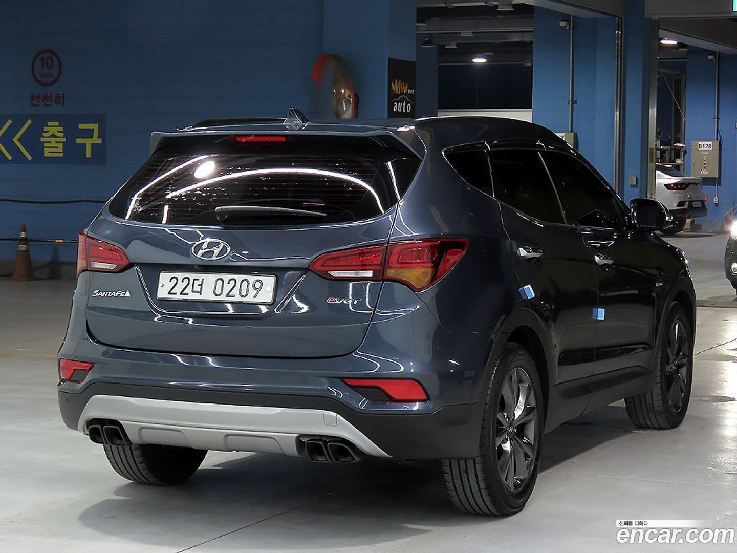 Main__Slider__Photo:Santafe Hyundai 2017.0-0