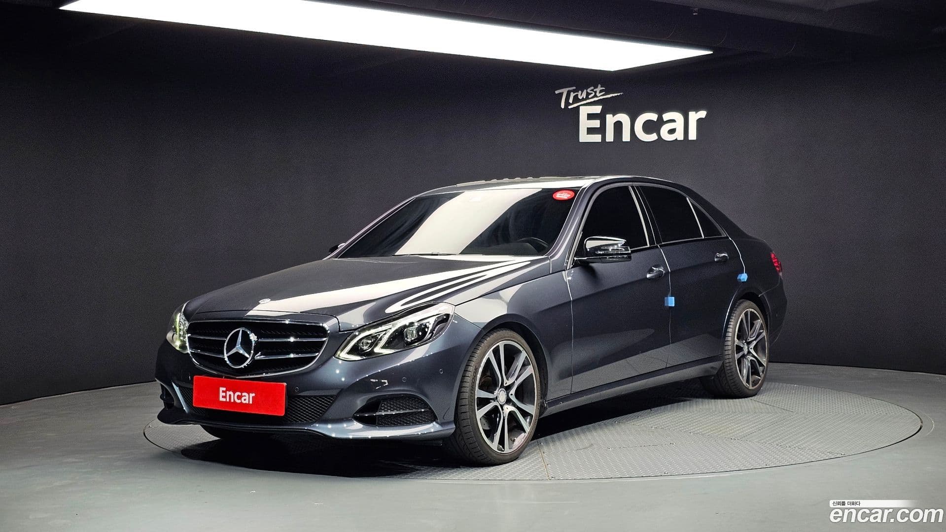 Main__Slider__Photo:E-Class Mercedes-Benz 2015.6-0