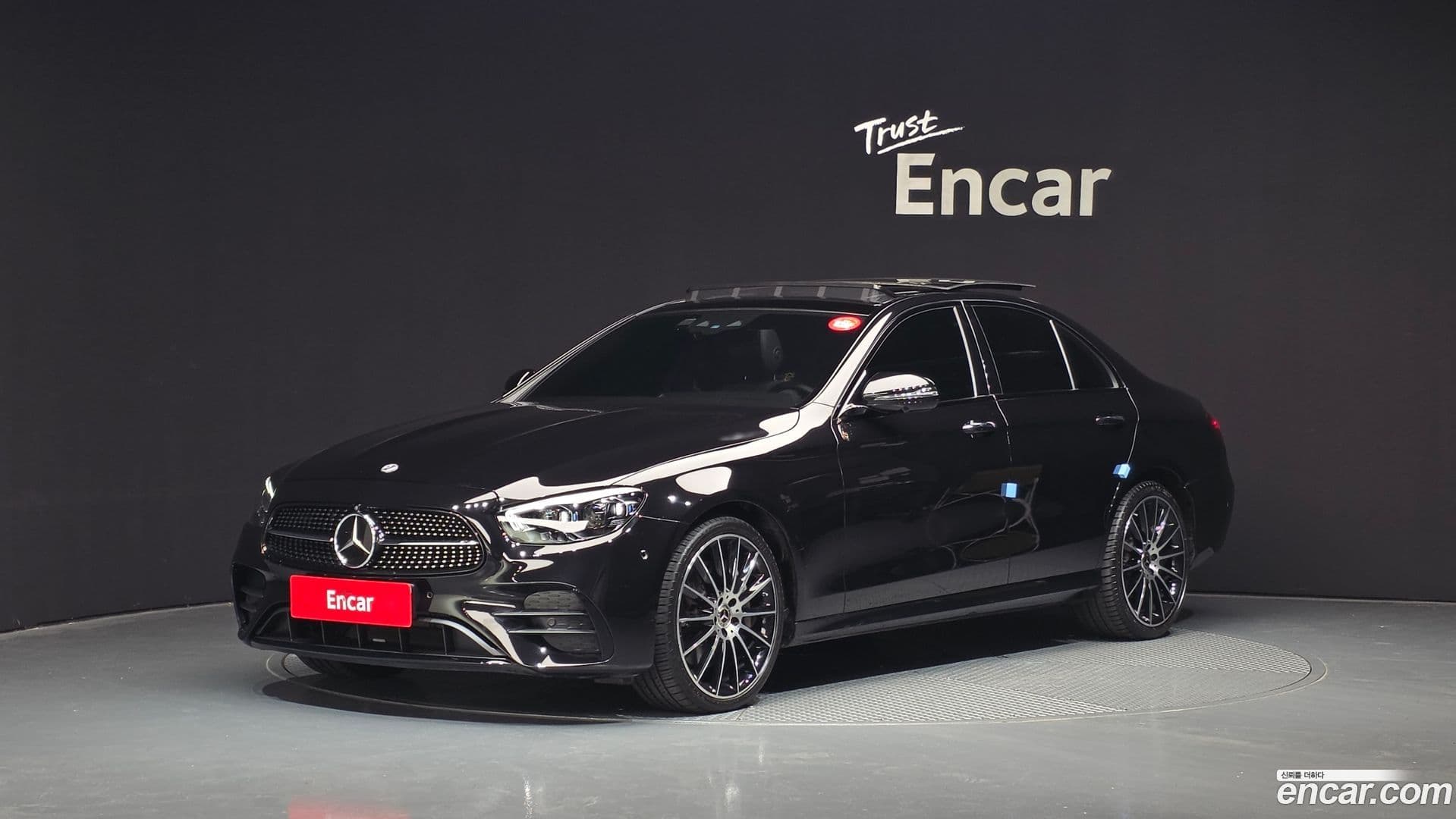 Main__Slider__Photo:E-Class Mercedes-Benz 2022.11-0