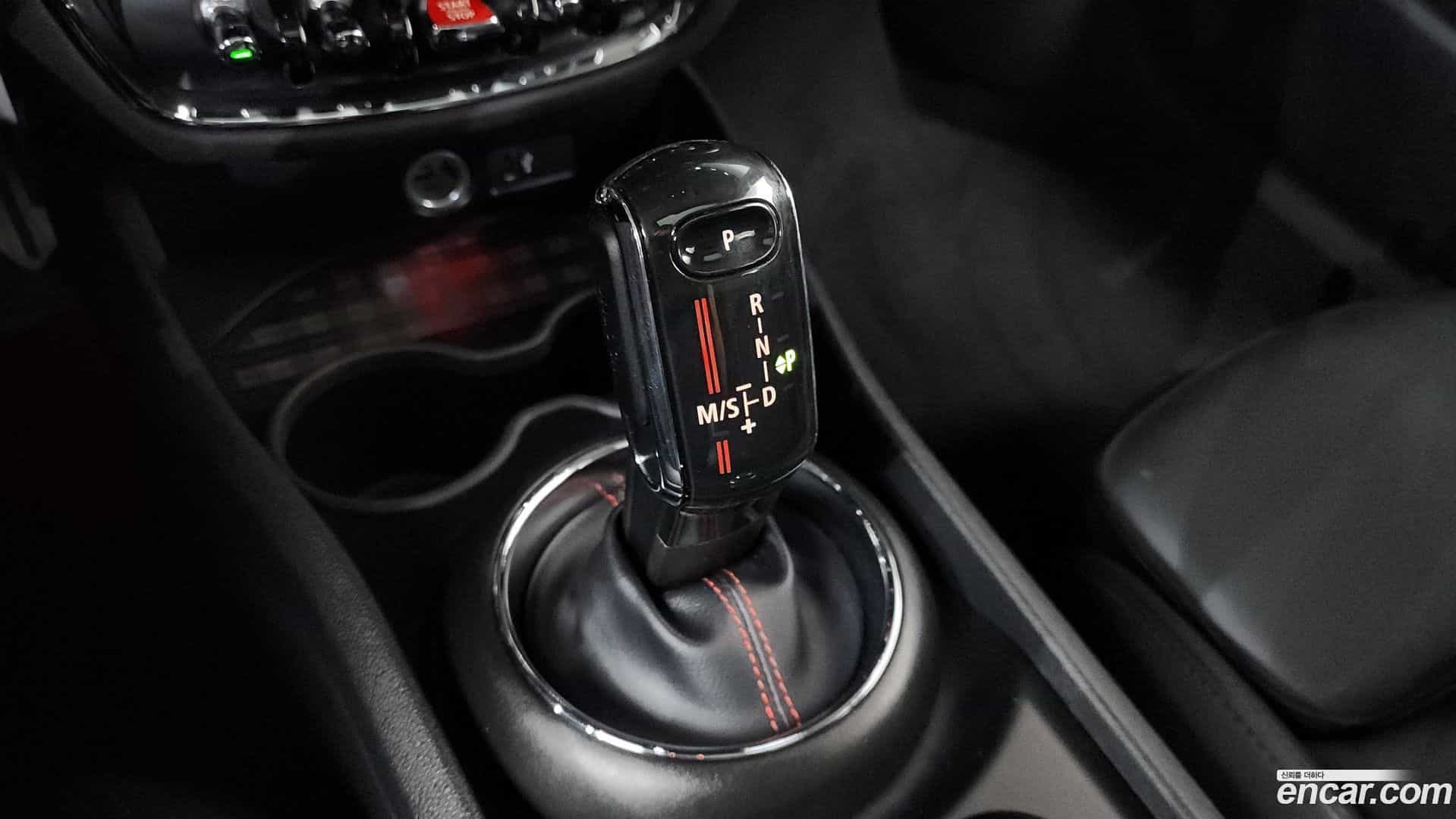 Clubman Mini 2020.5-INNER-009