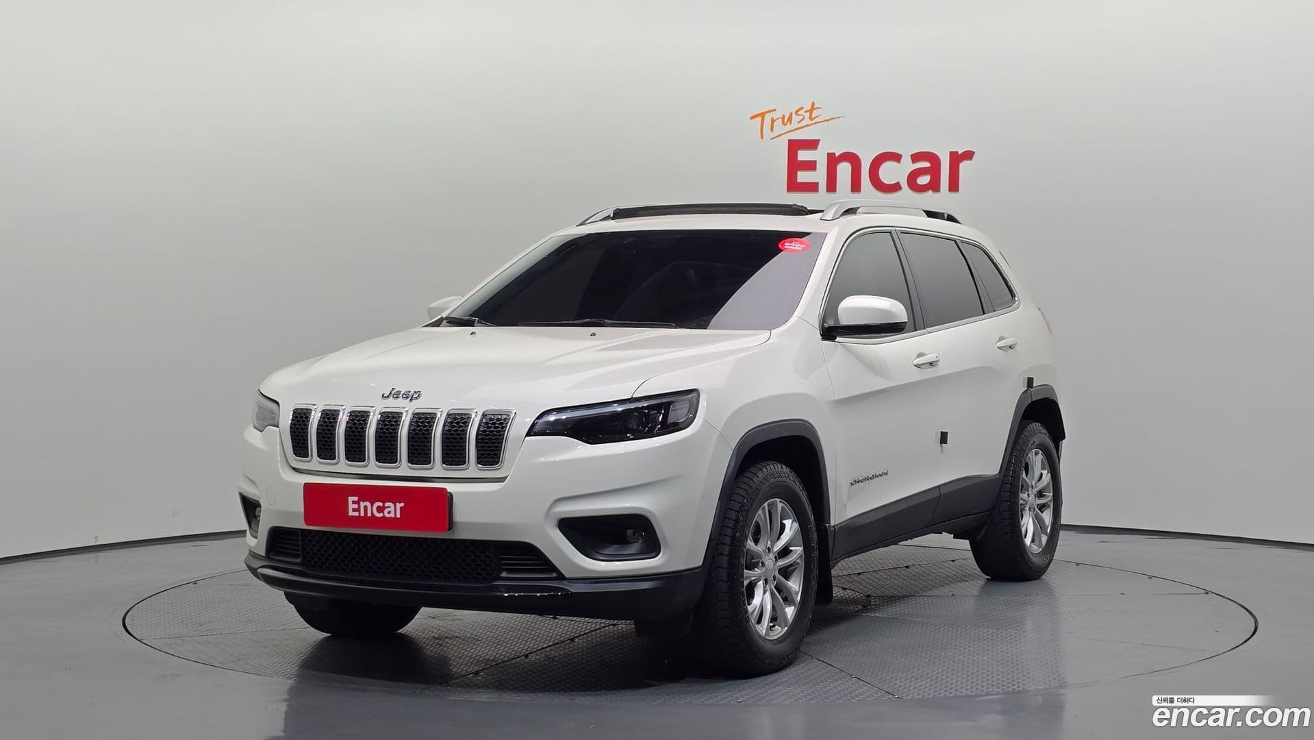 Main__Slider__Photo:Cherokee Jeep 2018.9-0