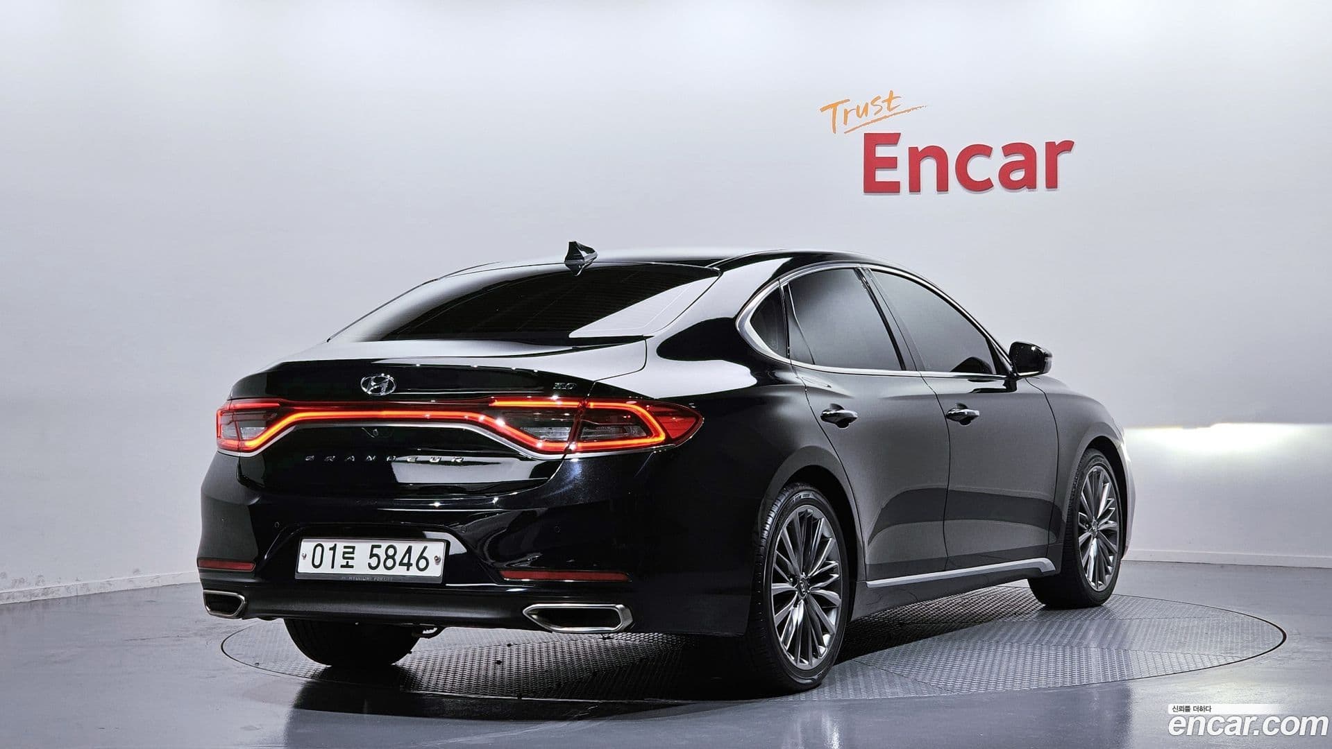 Main__Slider__Photo:Grandeur Hyundai 2017.0-0