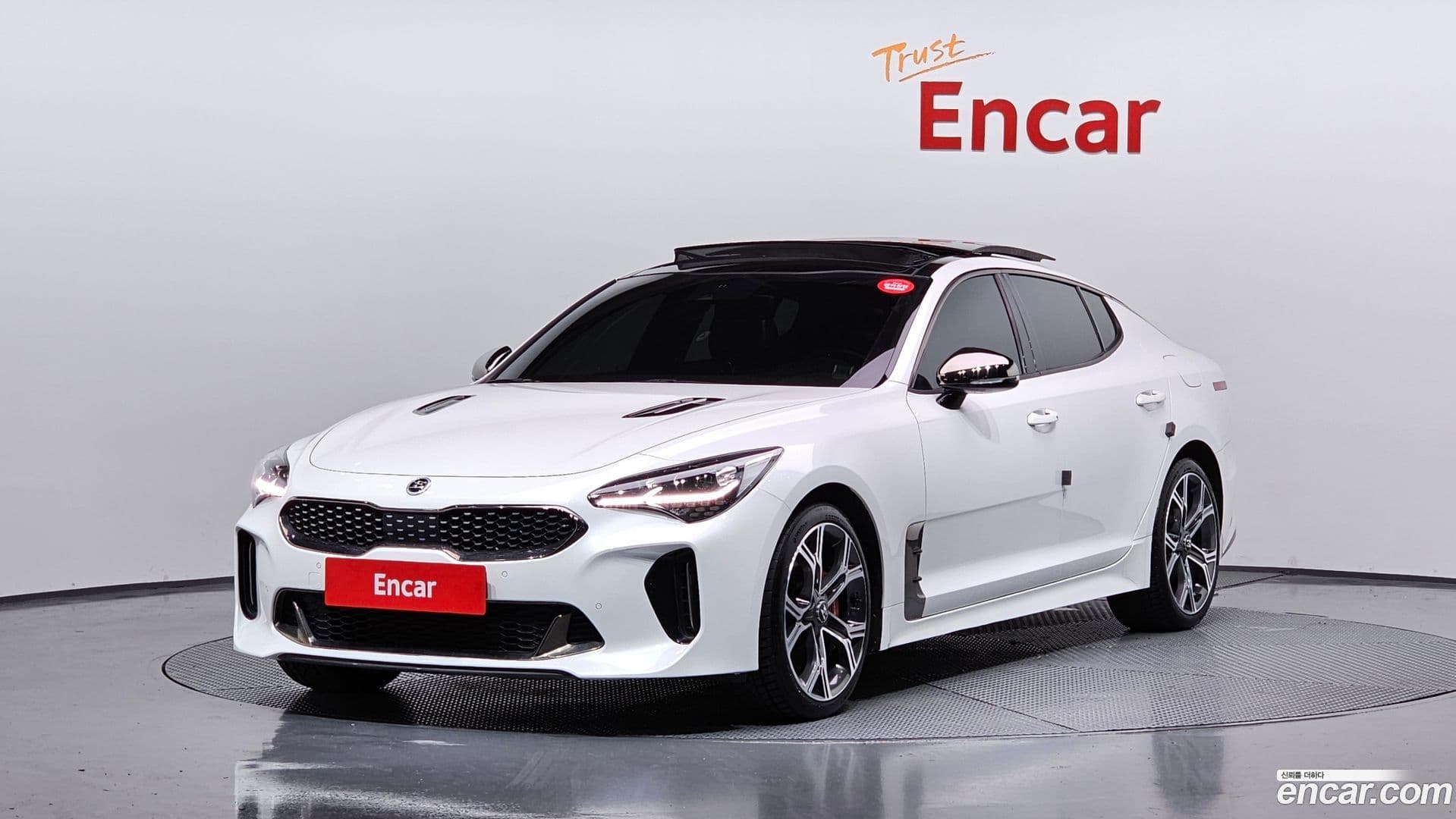 Main__Slider__Photo:Stinger Kia 2018.11-0