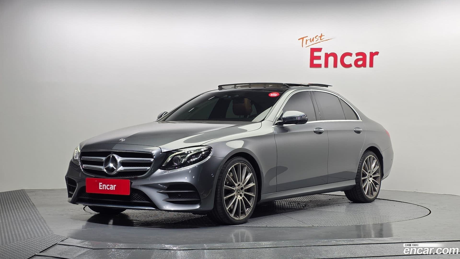 Main__Slider__Photo:E-Class Mercedes-Benz 2017.6-0