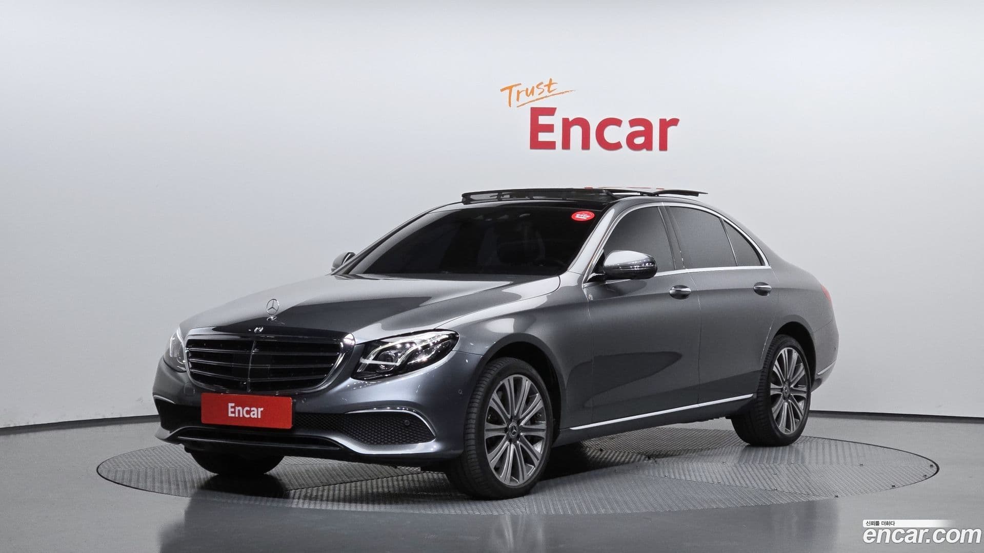 Main__Slider__Photo:E-Class Mercedes-Benz 2017.5-0