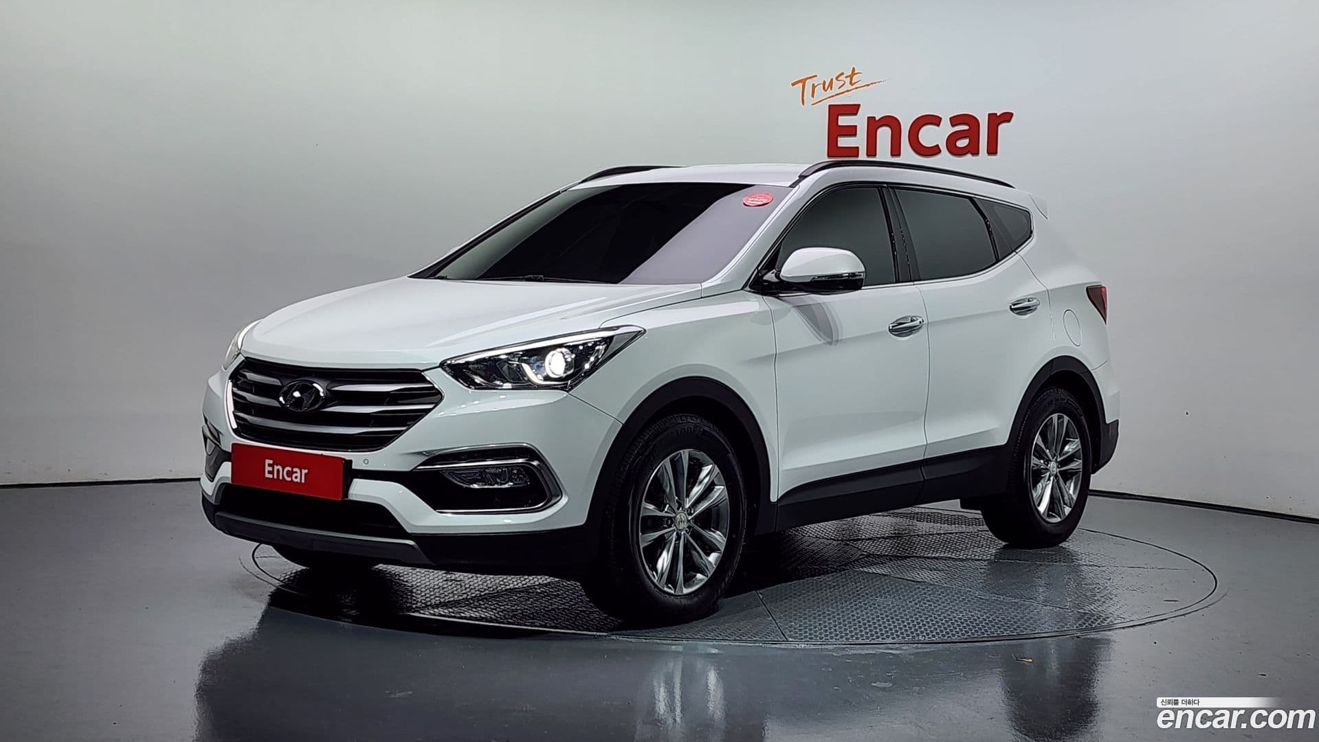 Main__Slider__Photo:Santafe Hyundai 2017.4-0