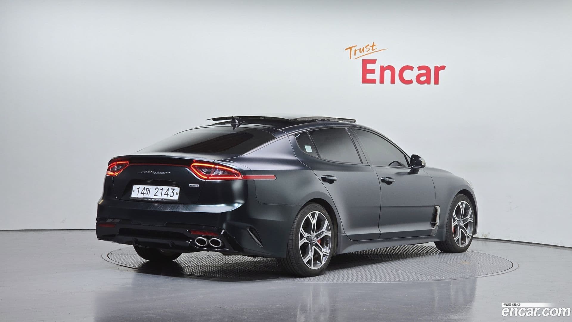 Main__Slider__Photo:Stinger Kia 2018.10-0