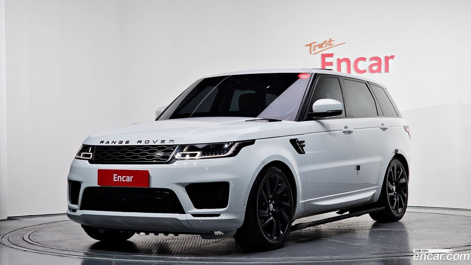 Main__Slider__Photo:Range Rover Sport Land Rover 2018.7-0
