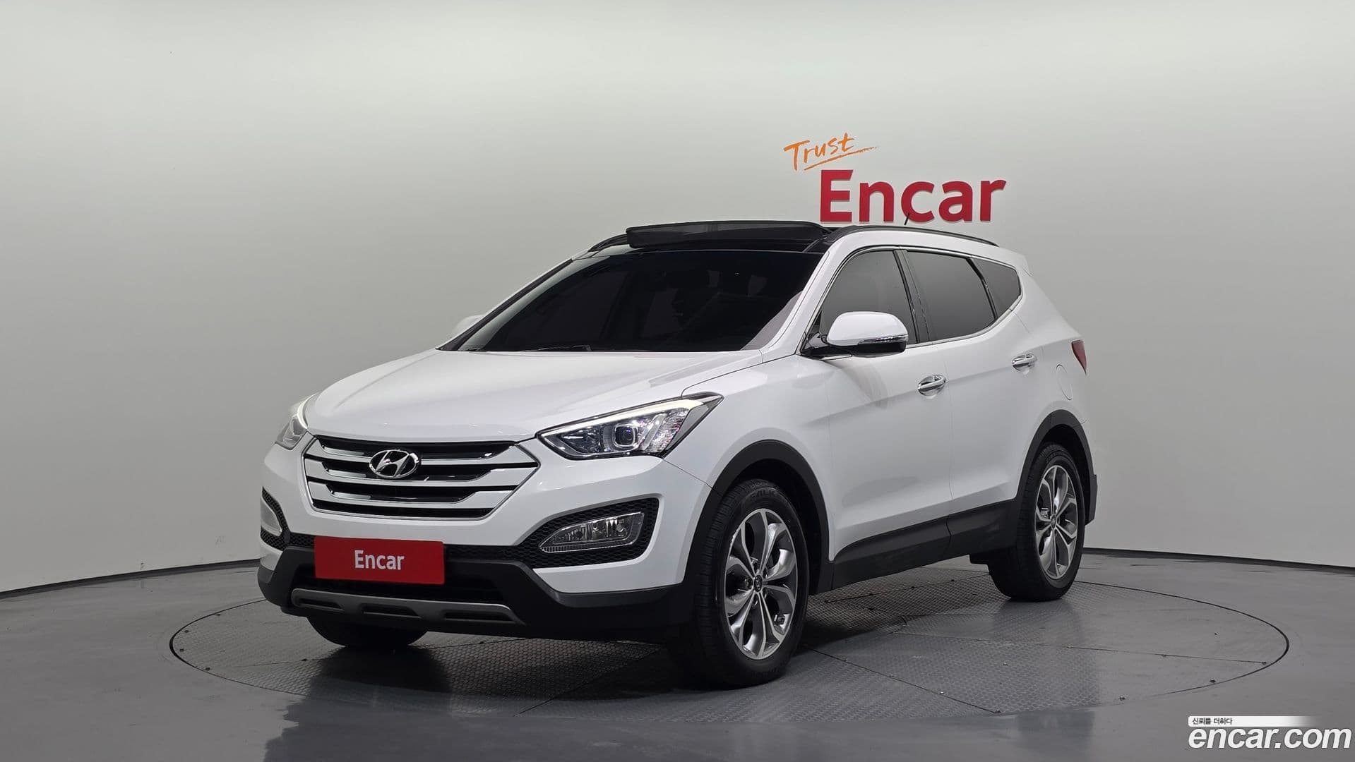 Main__Slider__Photo:Santafe Hyundai 2014.5-0