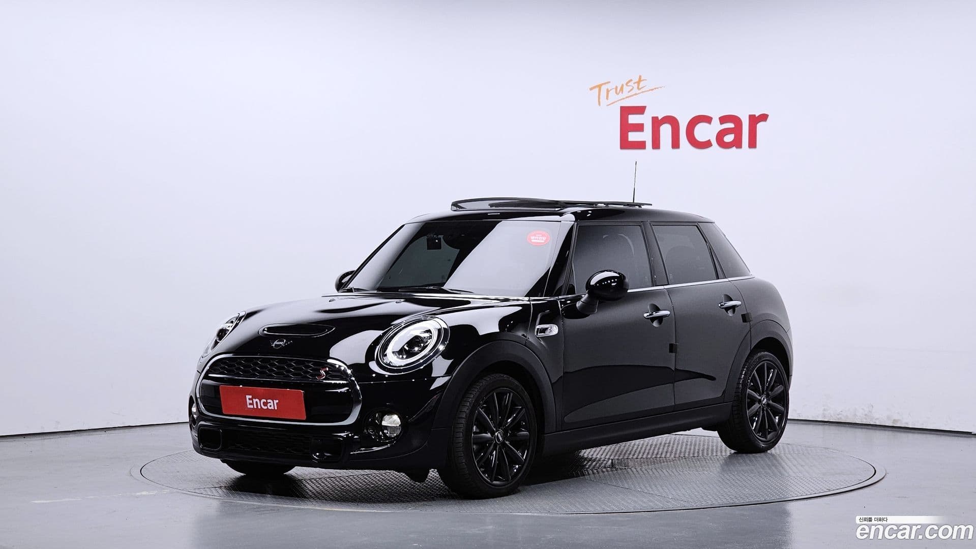 Main__Slider__Photo:Cooper Mini 2019.9-0