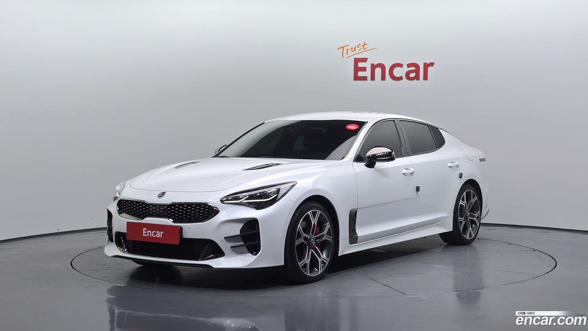 Main__Slider__Photo:Stinger Kia 2018.2-0