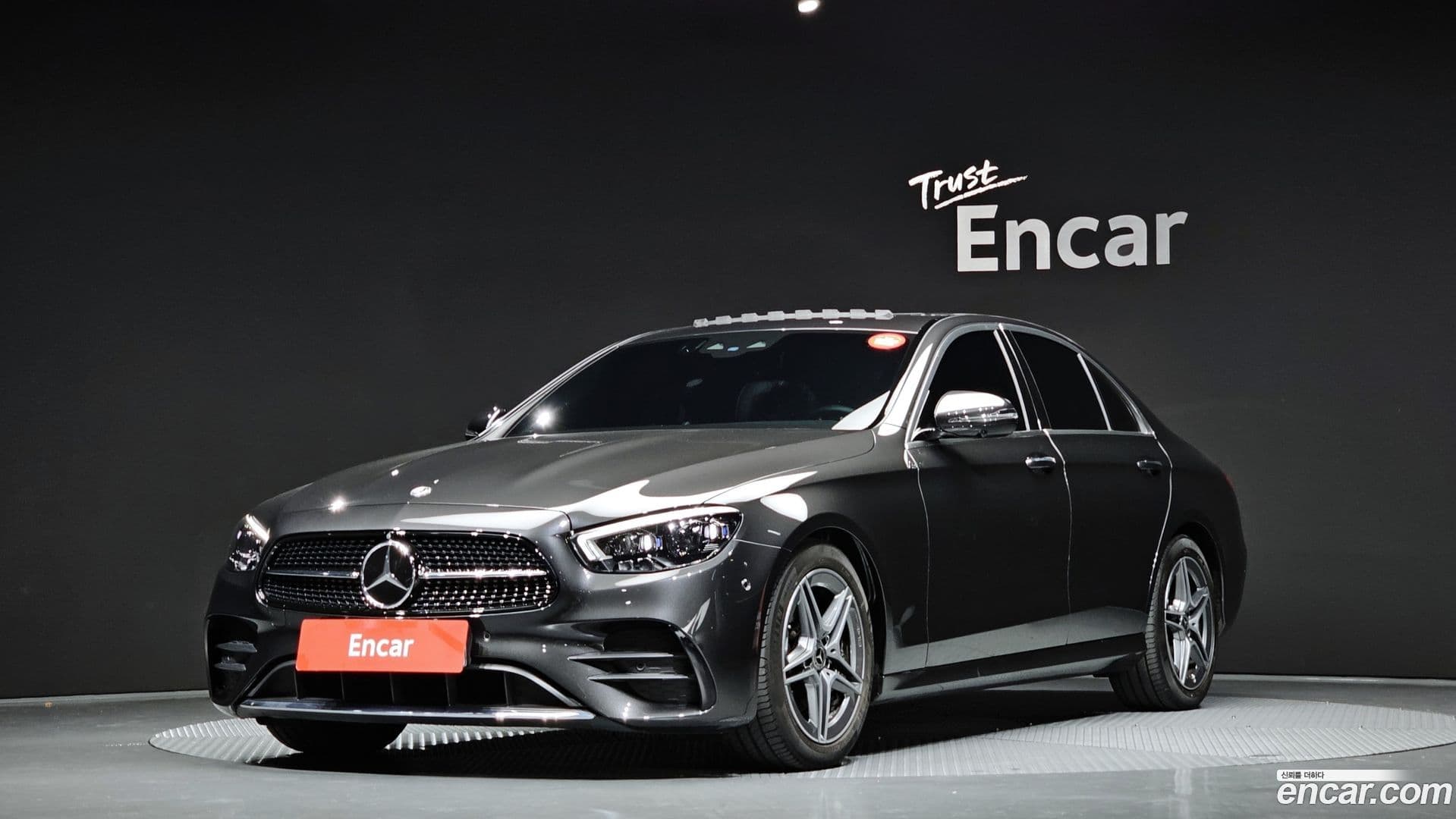 Main__Slider__Photo:E-Class Mercedes-Benz 2022.9-0