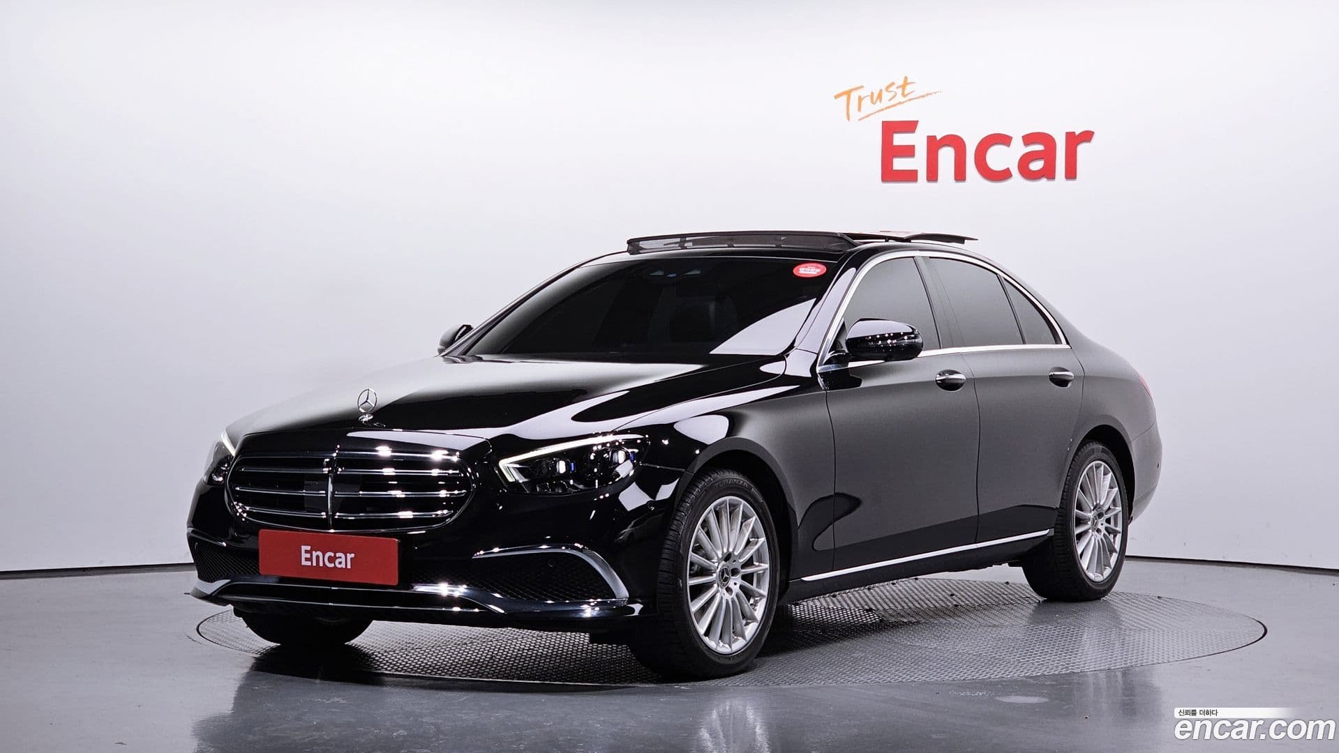 Main__Slider__Photo:E-Class Mercedes-Benz 2022.2-0