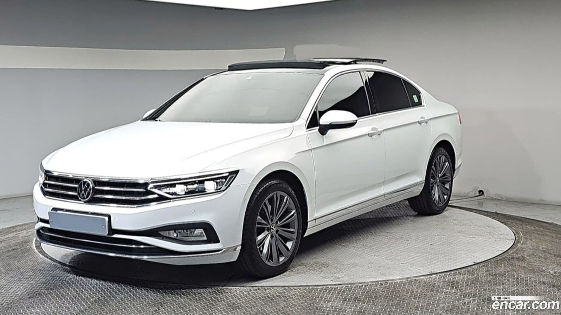 Main__Slider__Photo:Passat Volkswagen 2022.6-0