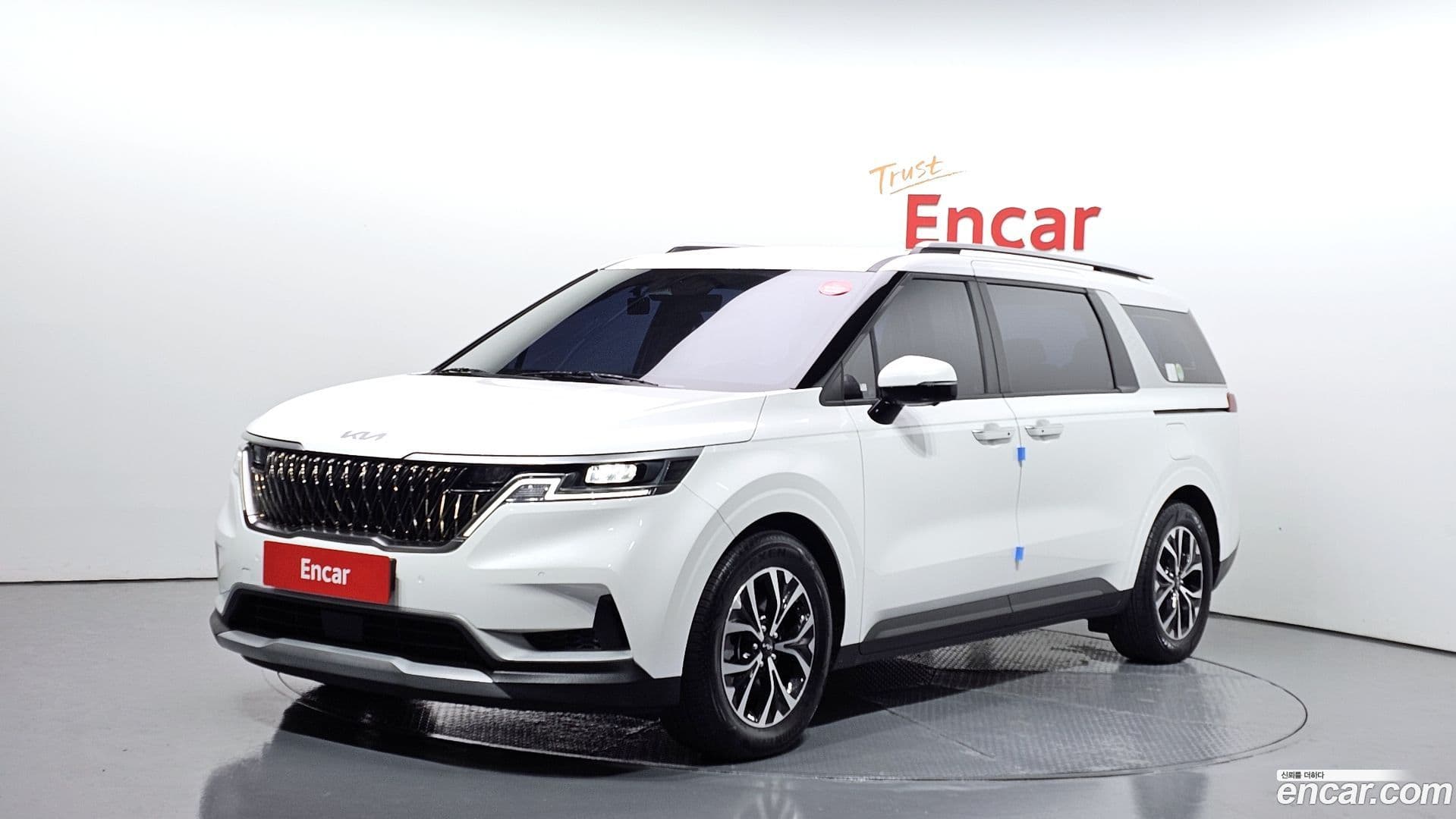 Main__Slider__Photo:Canival Kia 2023.1-0